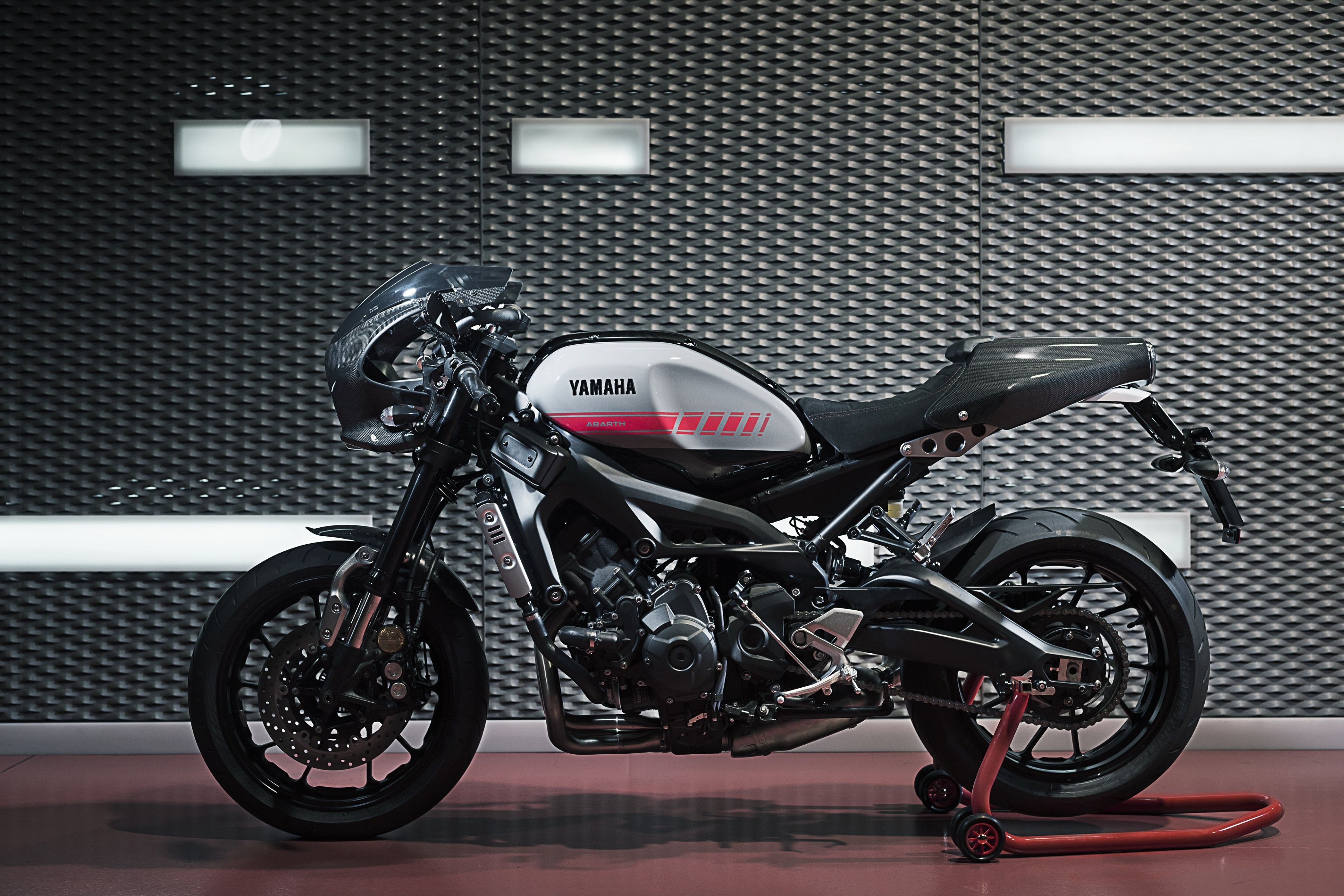 Yamaha XSR900 Abarth motorcycle HD Wallpaper
