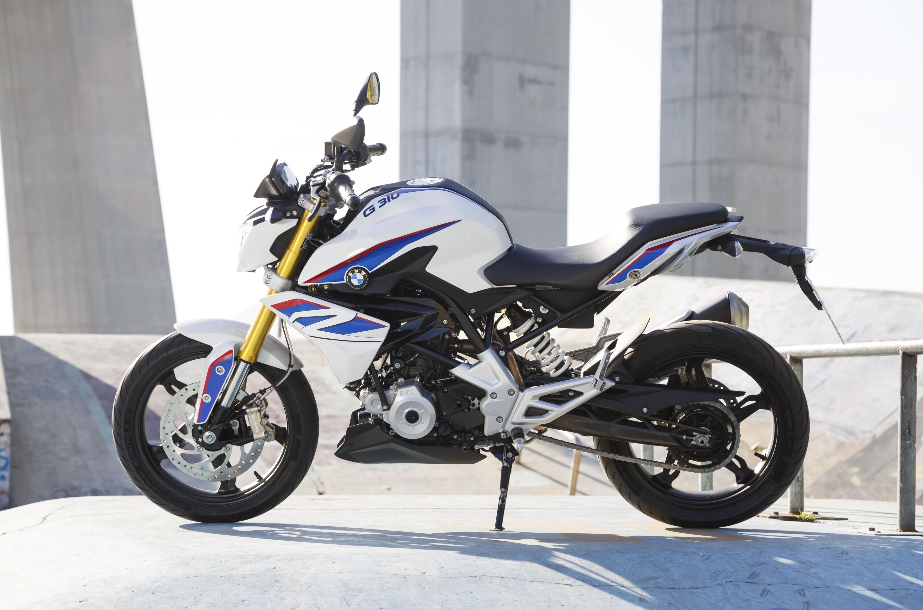 BMW G 310 R motorcycle HD Wallpaper