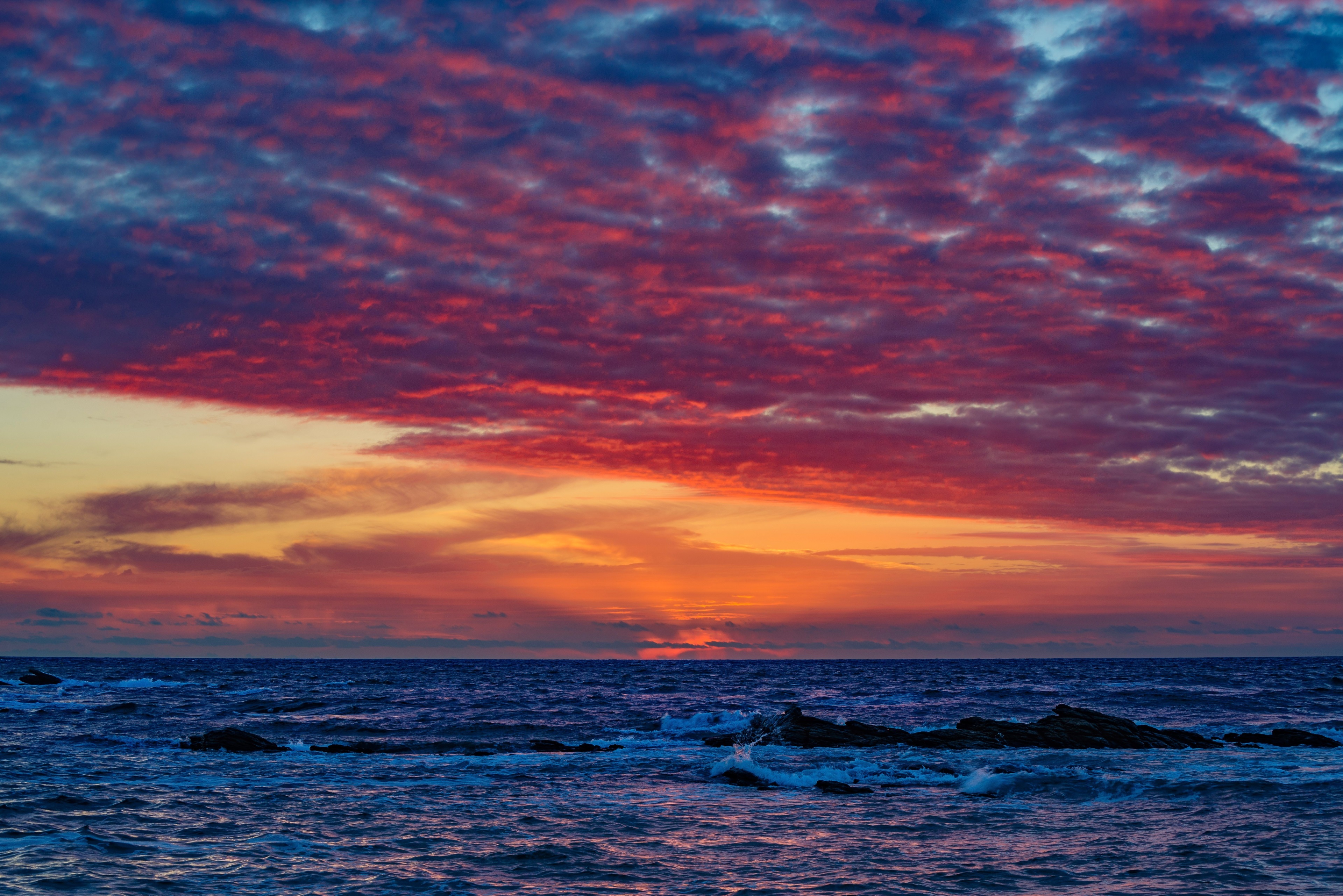 Ocean sunset with dramatic clouds HD Wallpaper
