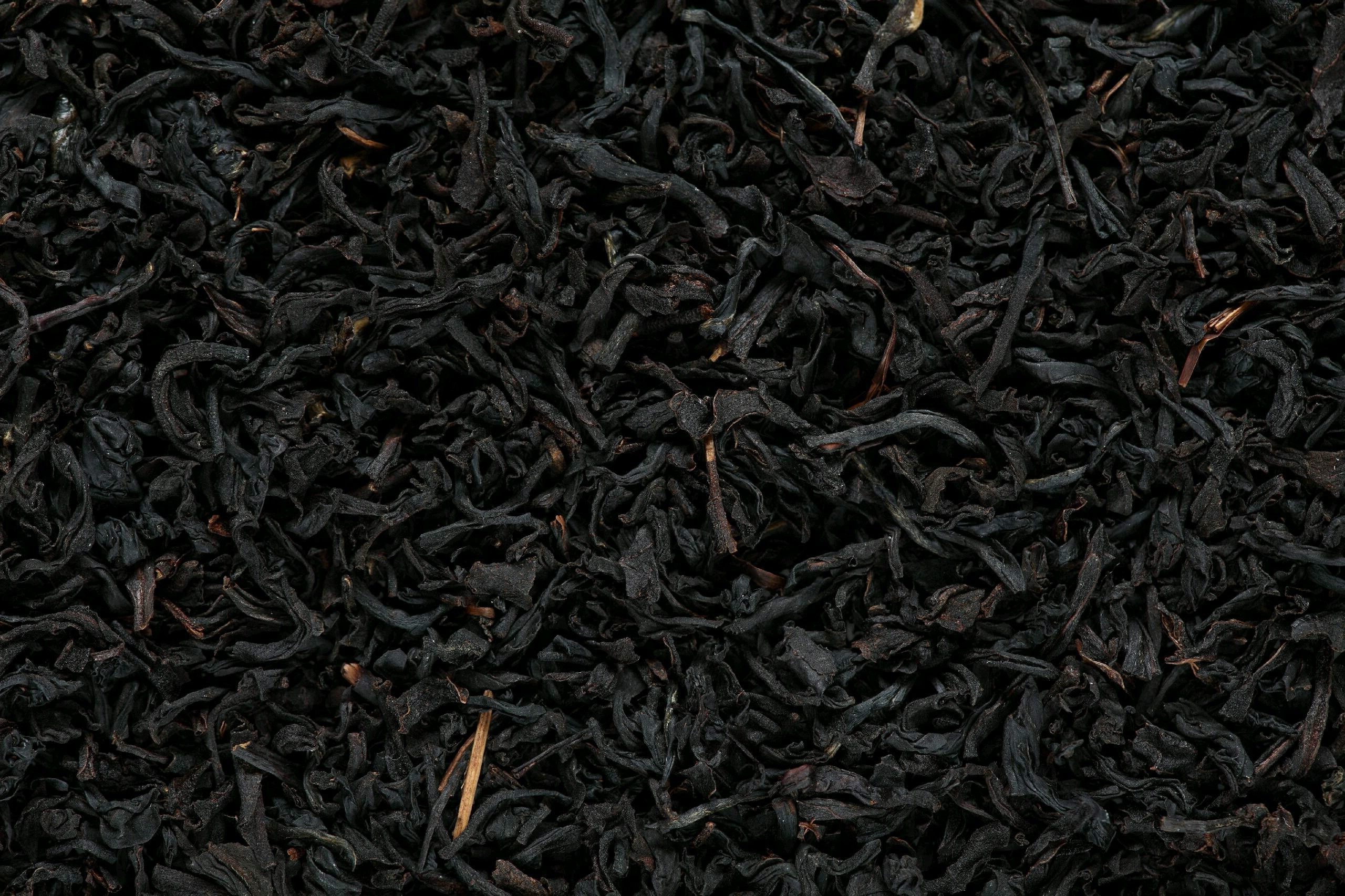 Close-up of dried black tea leaves HD Wallpaper