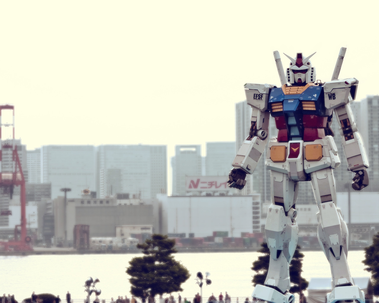 RX-78-2 Gundam statue in Tokyo HD Wallpaper