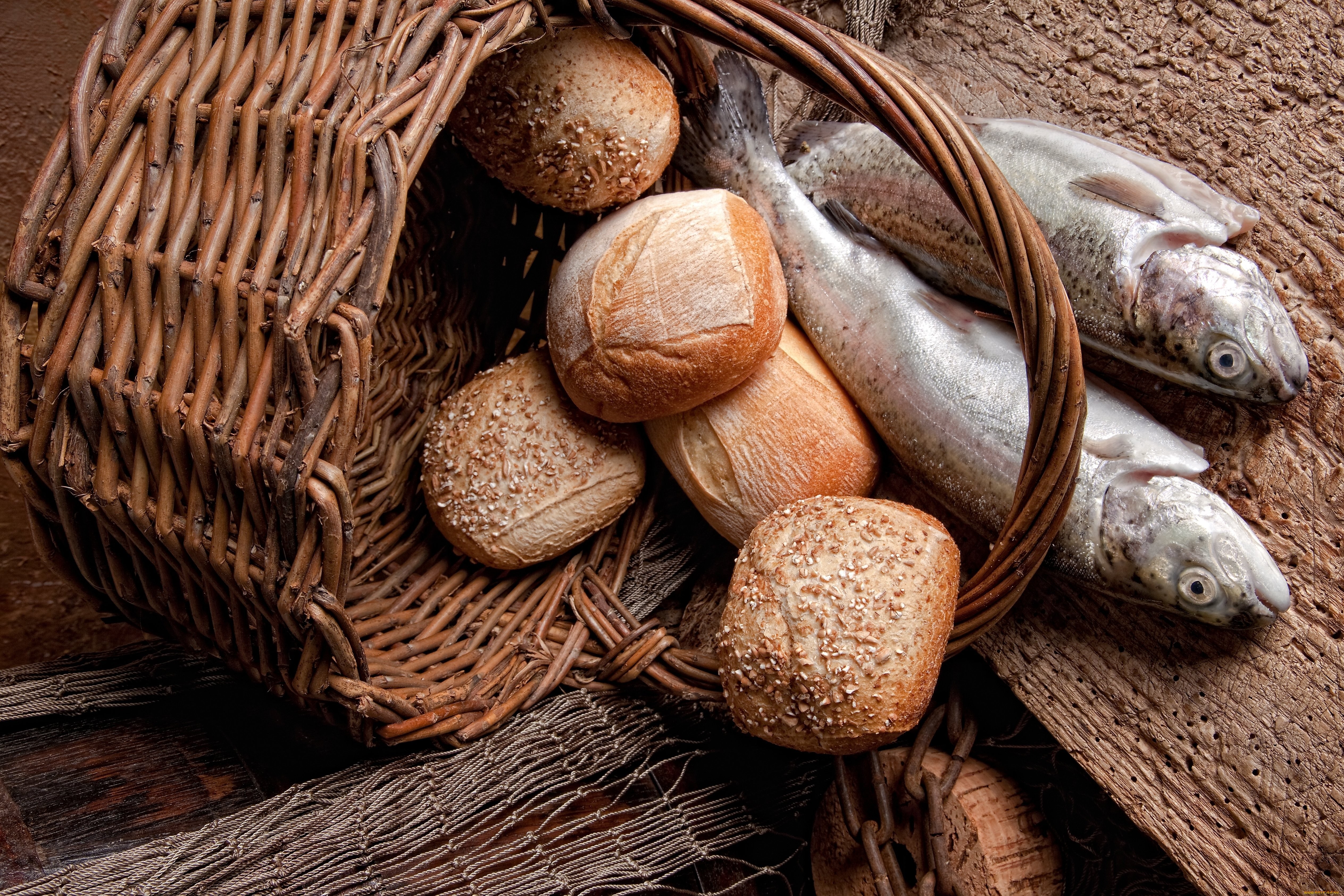 Fish and bread in a basket with fishing net HD Wallpaper