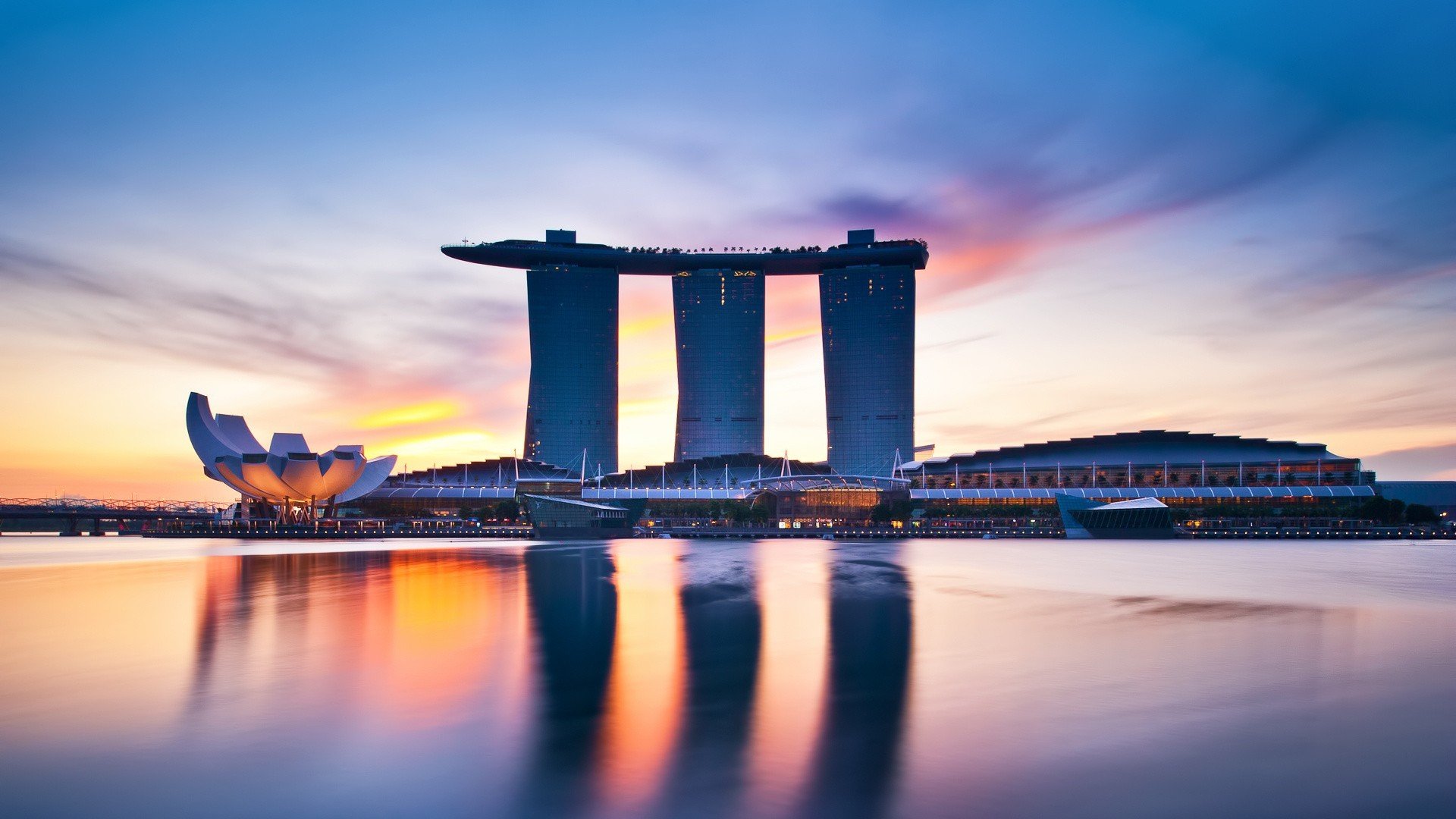 Marina Bay Sands hotel in Singapore at sunset HD Wallpaper