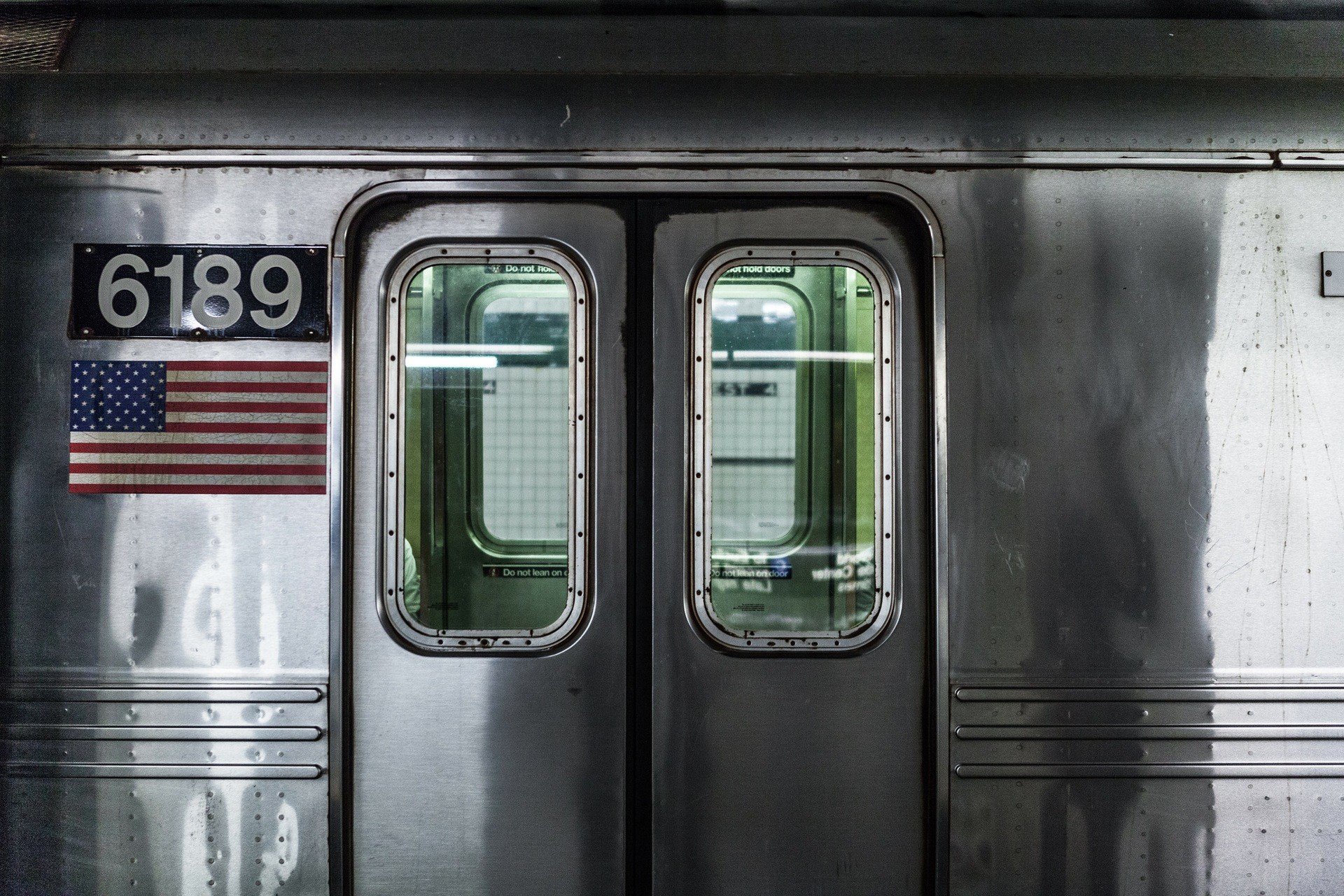 Subway car 6189 with American flag HD Wallpaper