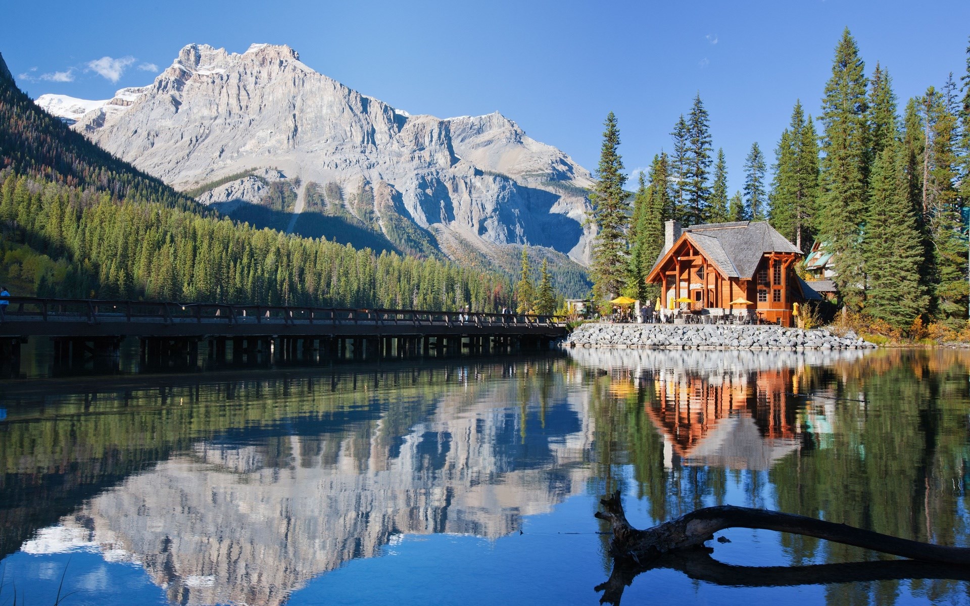 Wooden lodge by a lake with mountains and forest HD Wallpaper