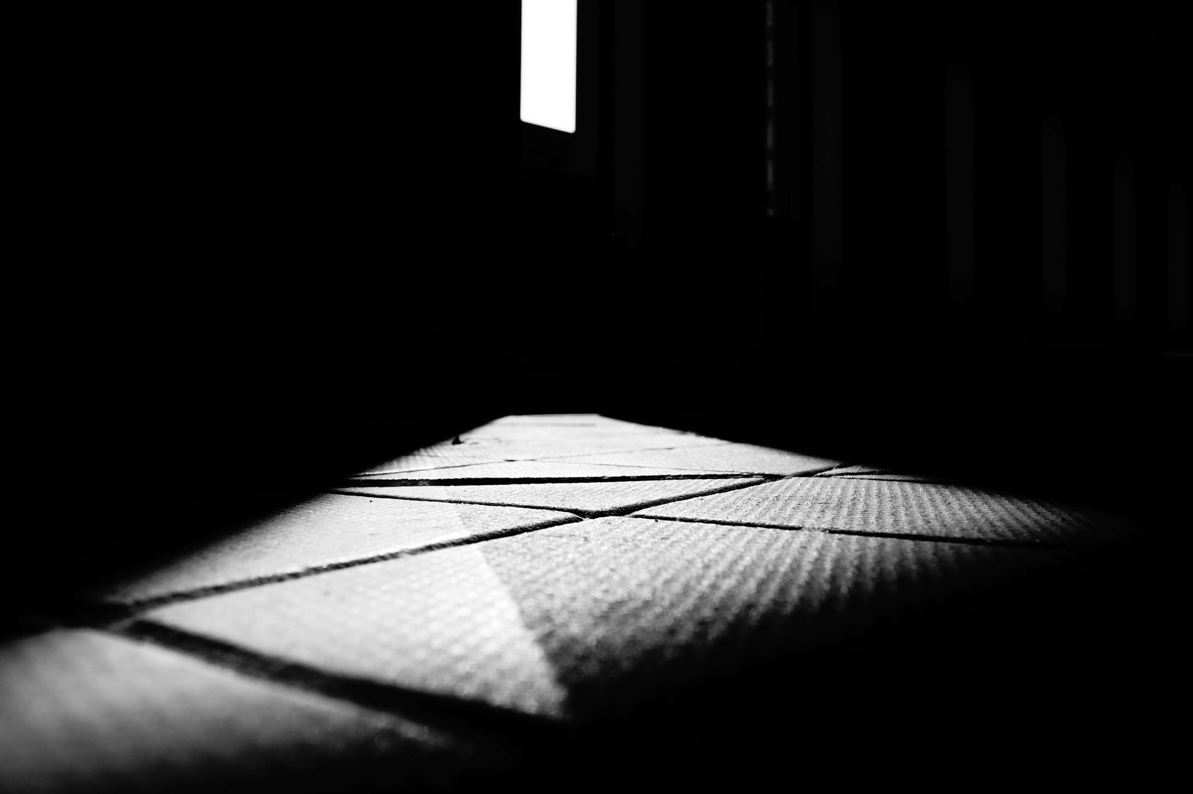 Light shining on tiled floor HD Wallpaper