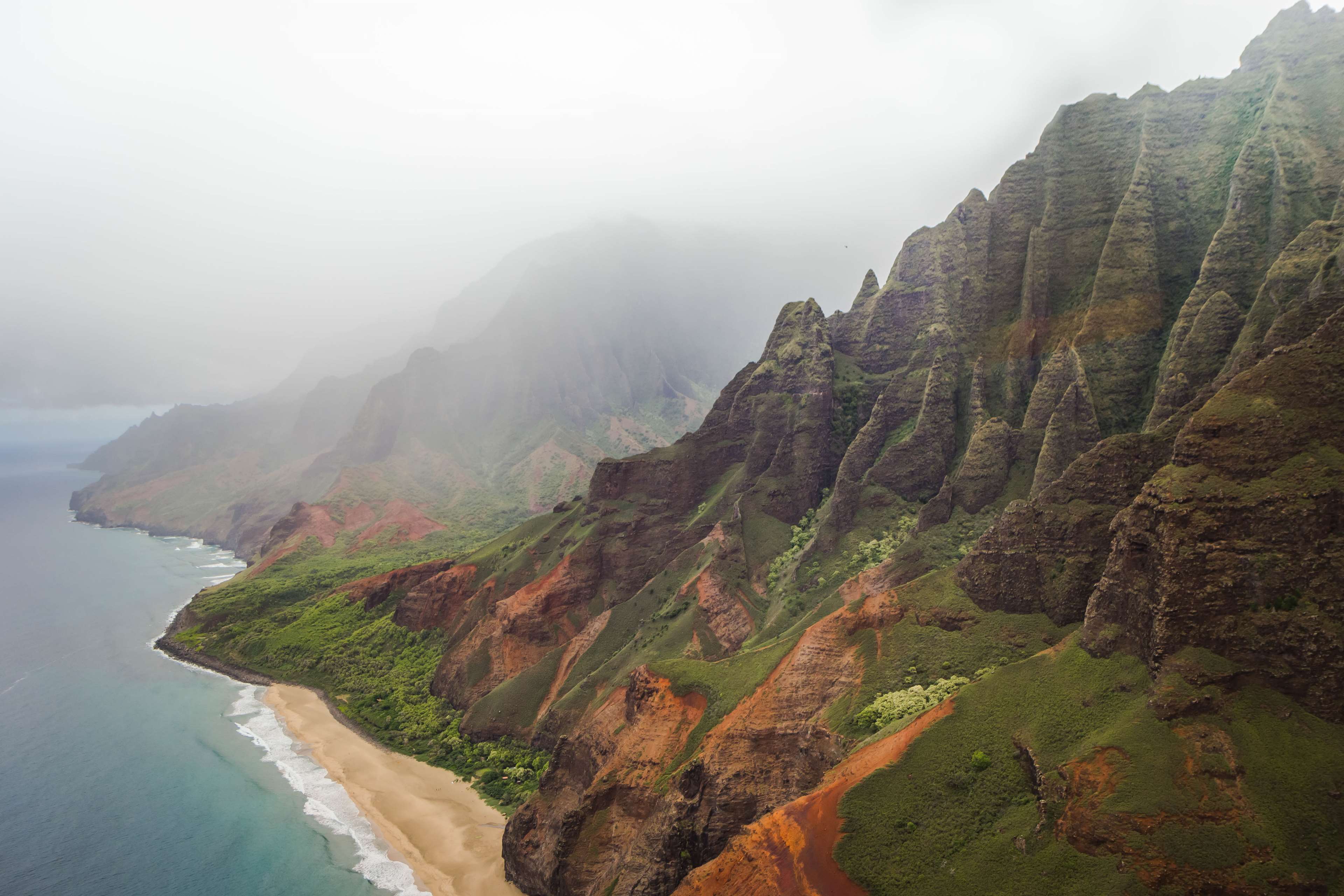 Kauai 4K cliff coast beach Hawaii HD Wallpaper