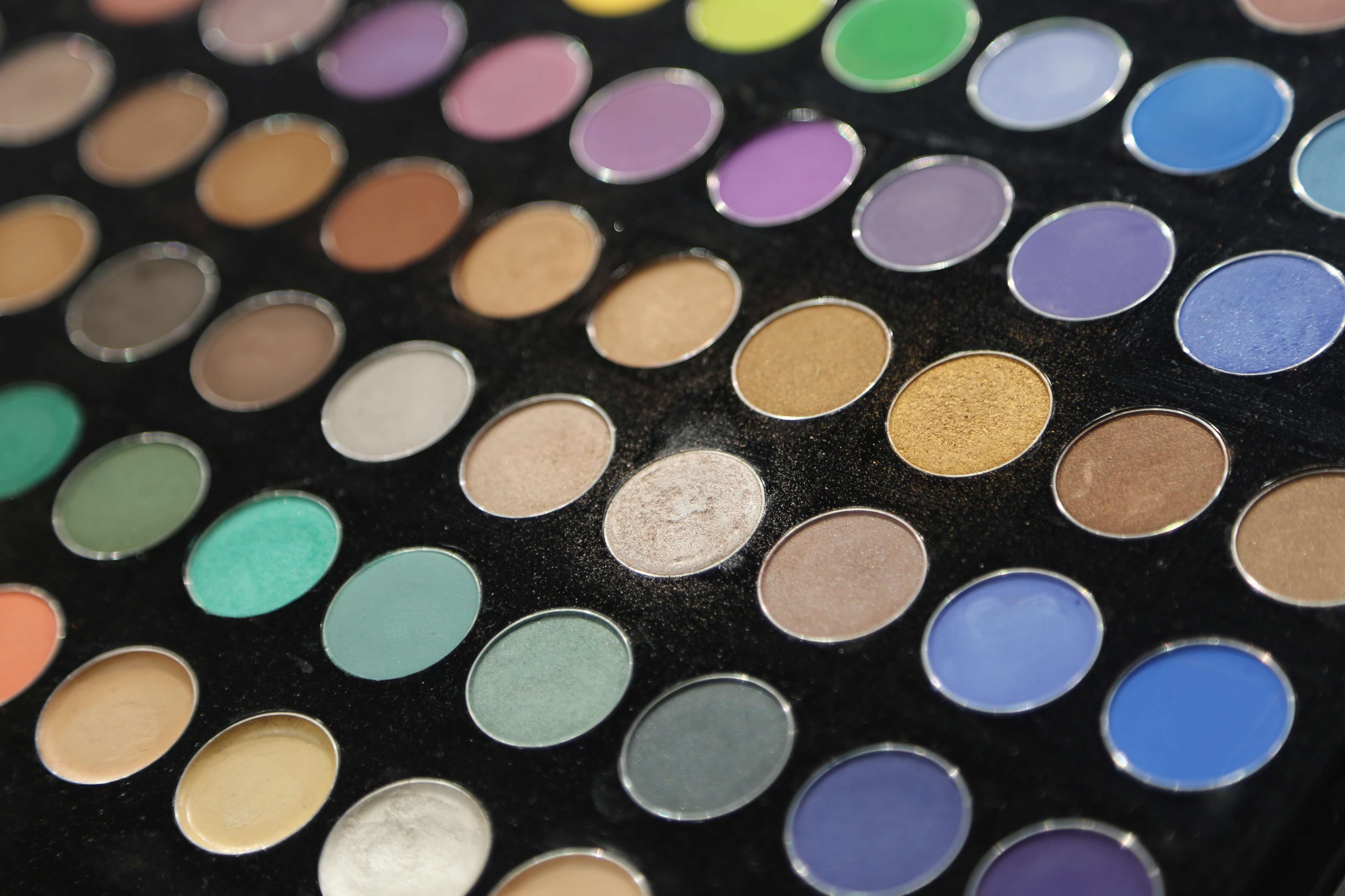 Eyeshadow makeup palette 4K HD Wallpaper