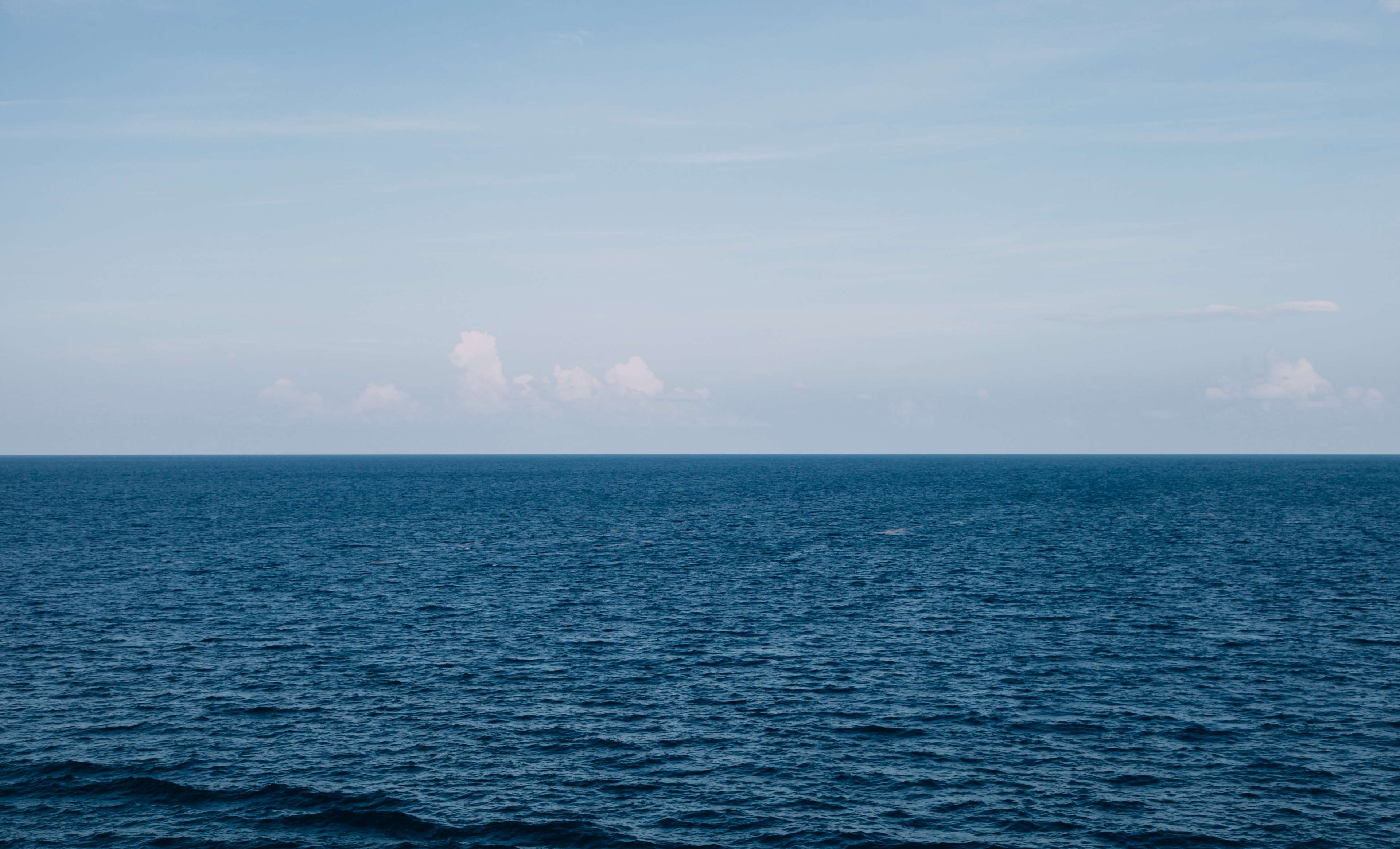 Ocean horizon with blue water and sky HD Wallpaper