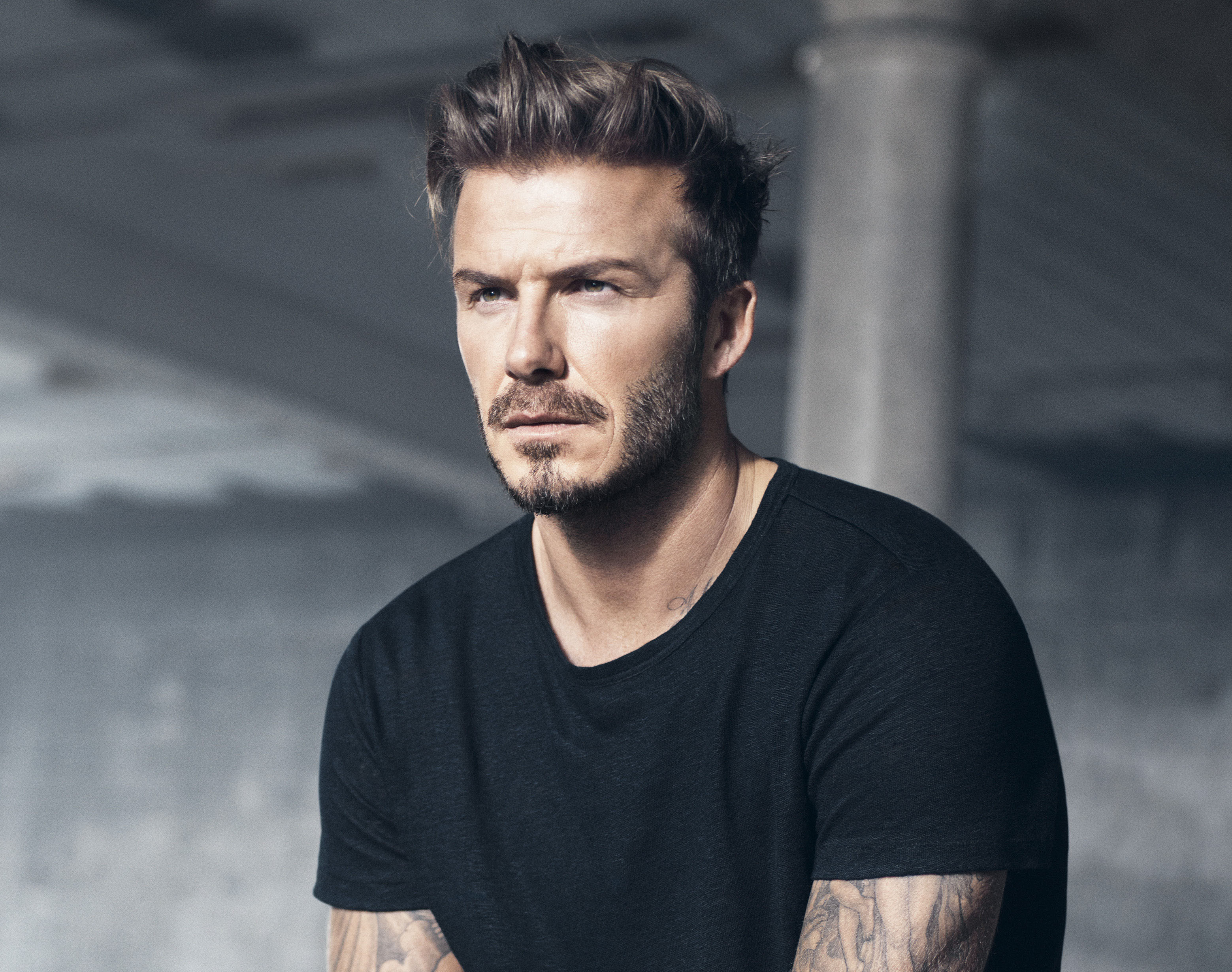 David Beckham wearing a black t-shirt HD Wallpaper