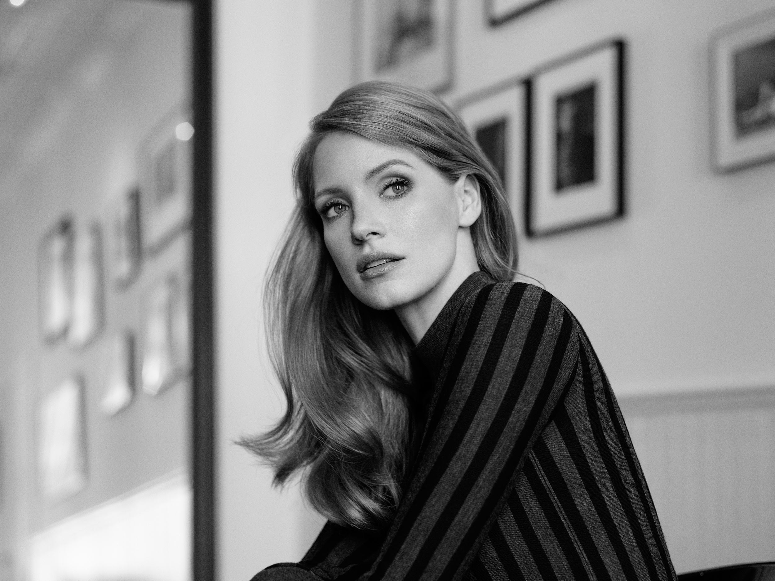 Jessica Chastain in Black and White HD Wallpaper