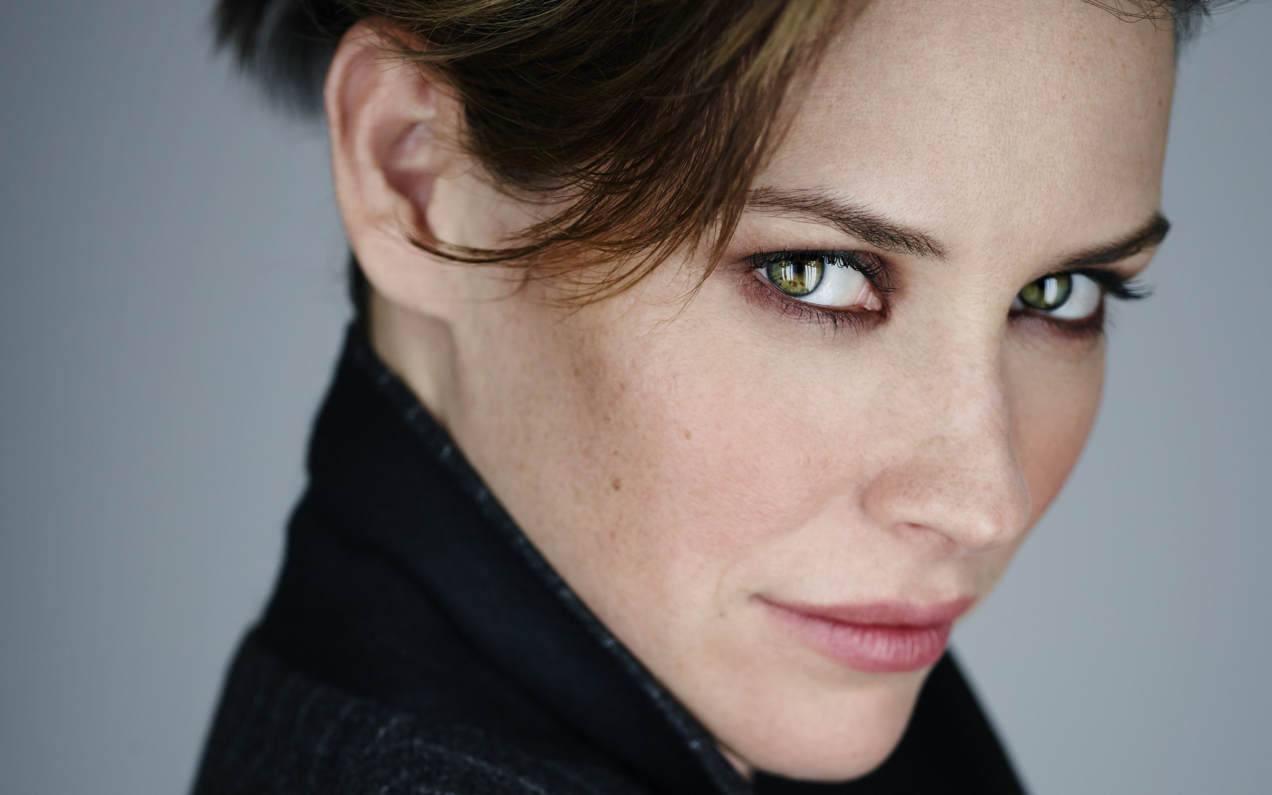 Evangeline Lilly close-up portrait HD Wallpaper