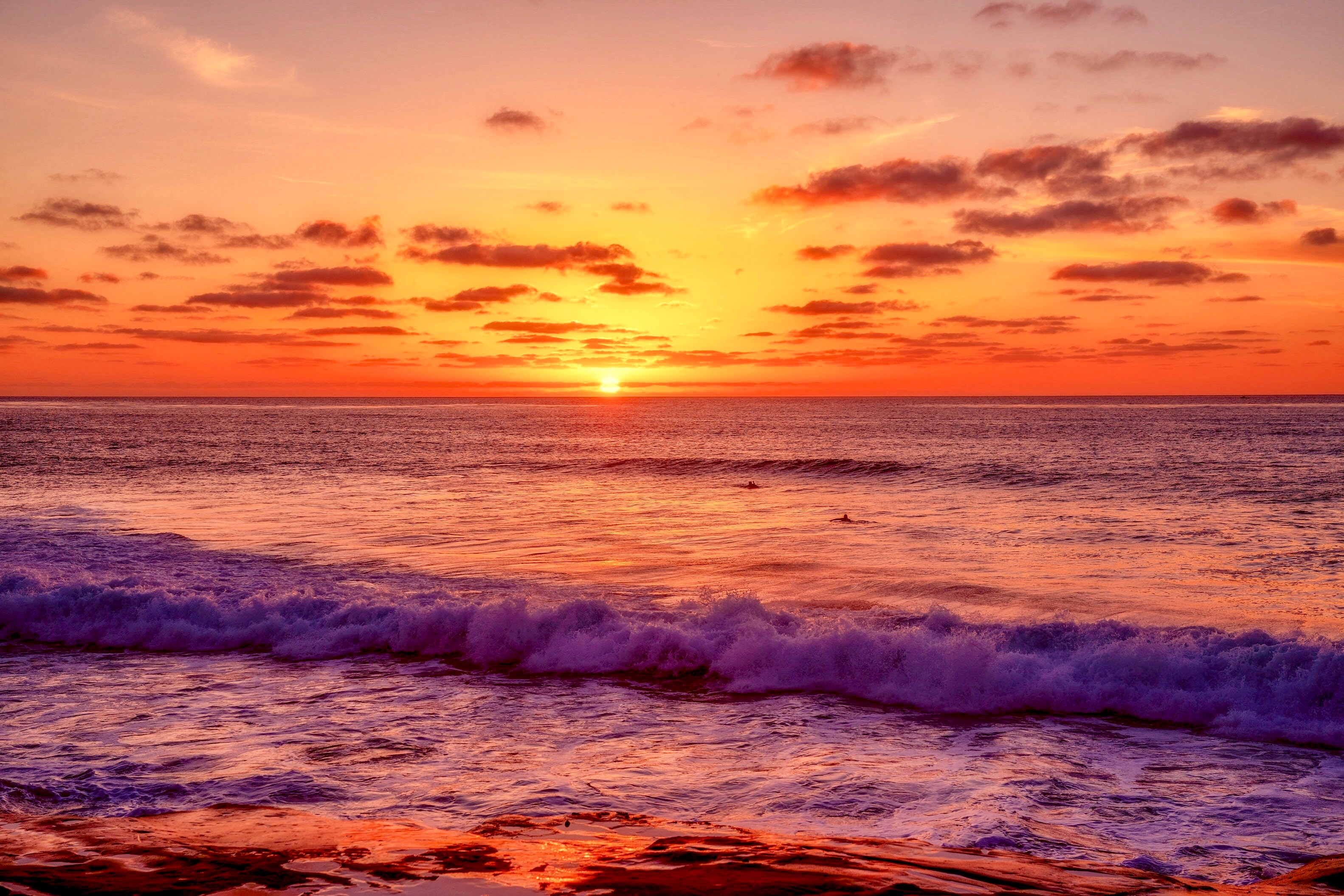 Ocean sunset with waves and clouds HD Wallpaper