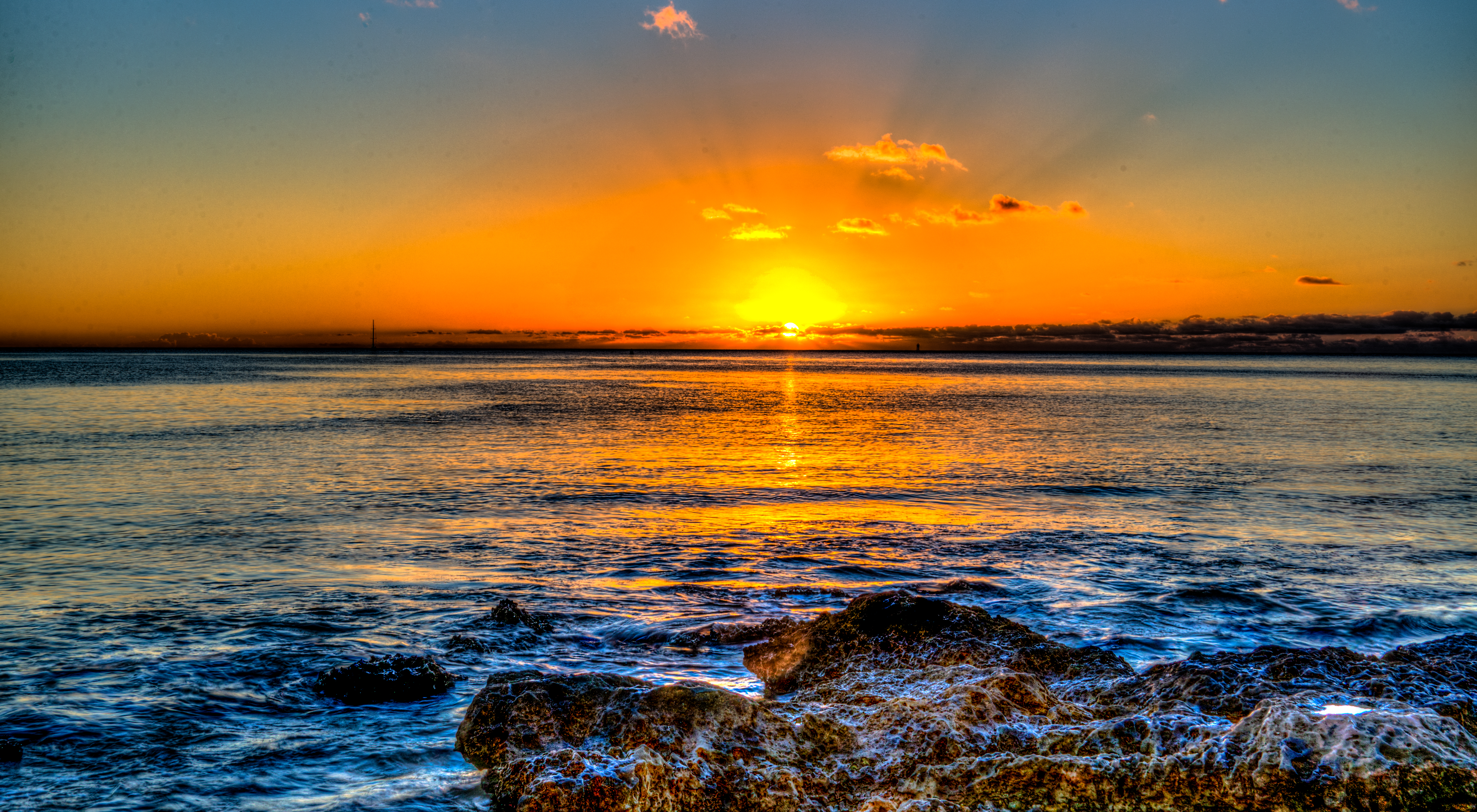 Sunrise over the ocean with rocks in foreground HD Wallpaper