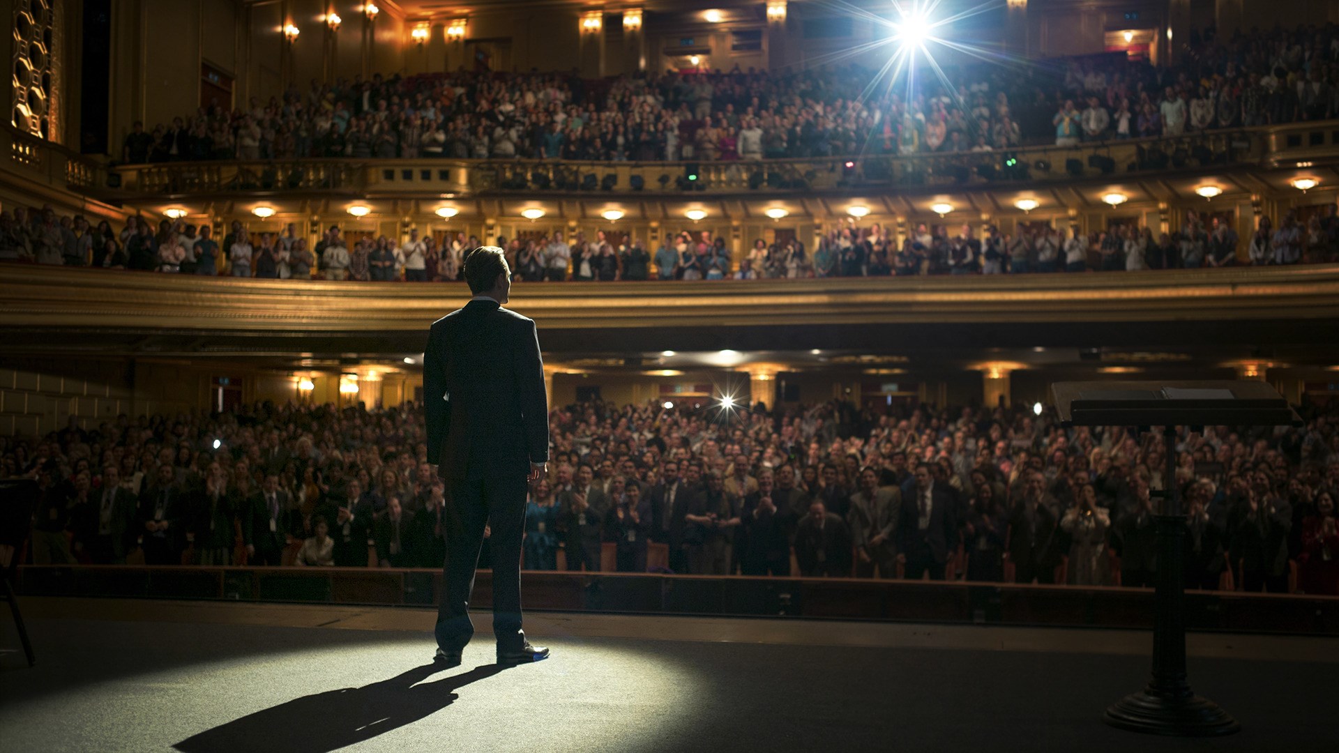 Steve Jobs on stage in front of an audience HD Wallpaper