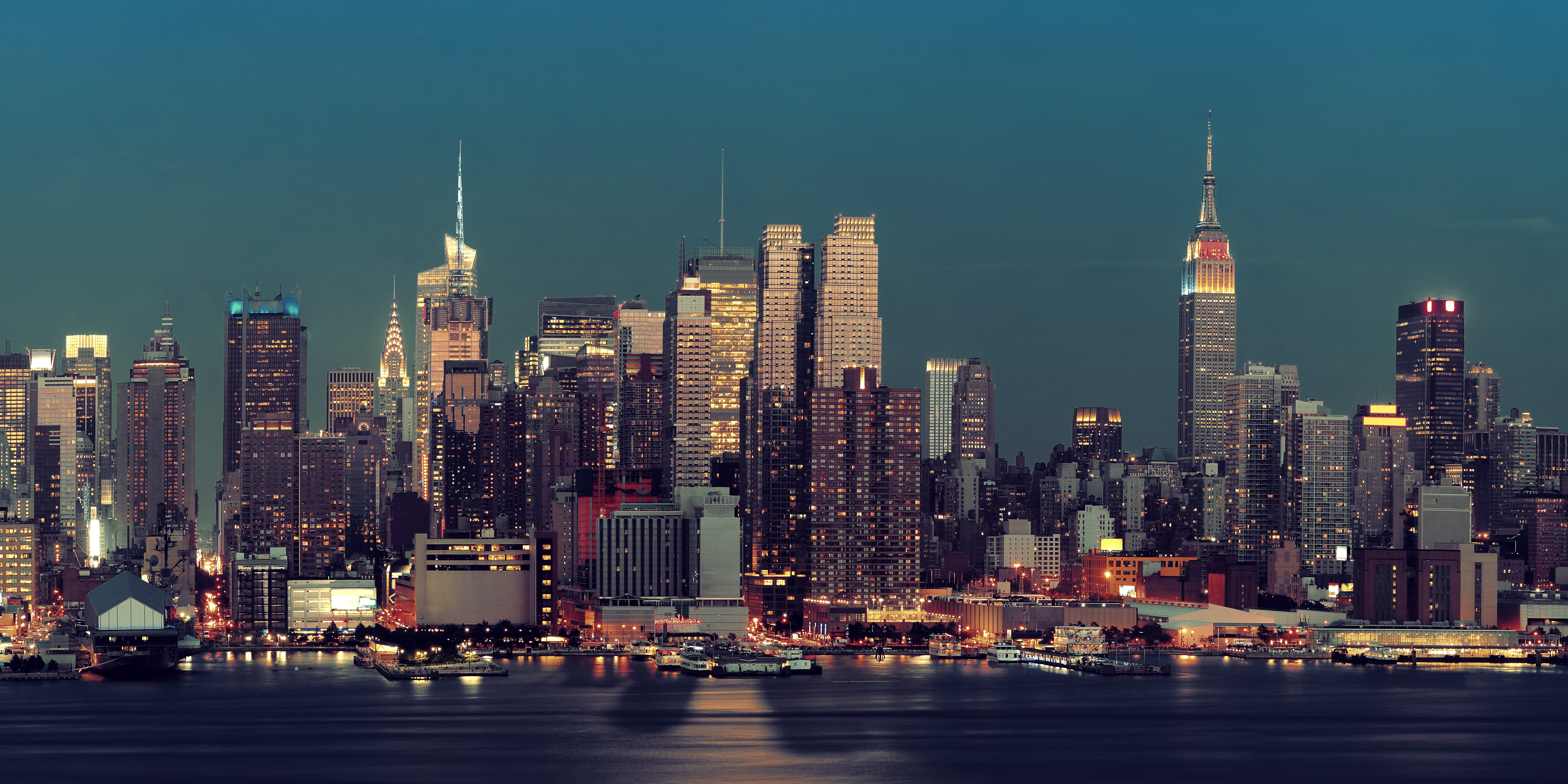 New York City skyline at dusk with Empire State Building HD Wallpaper