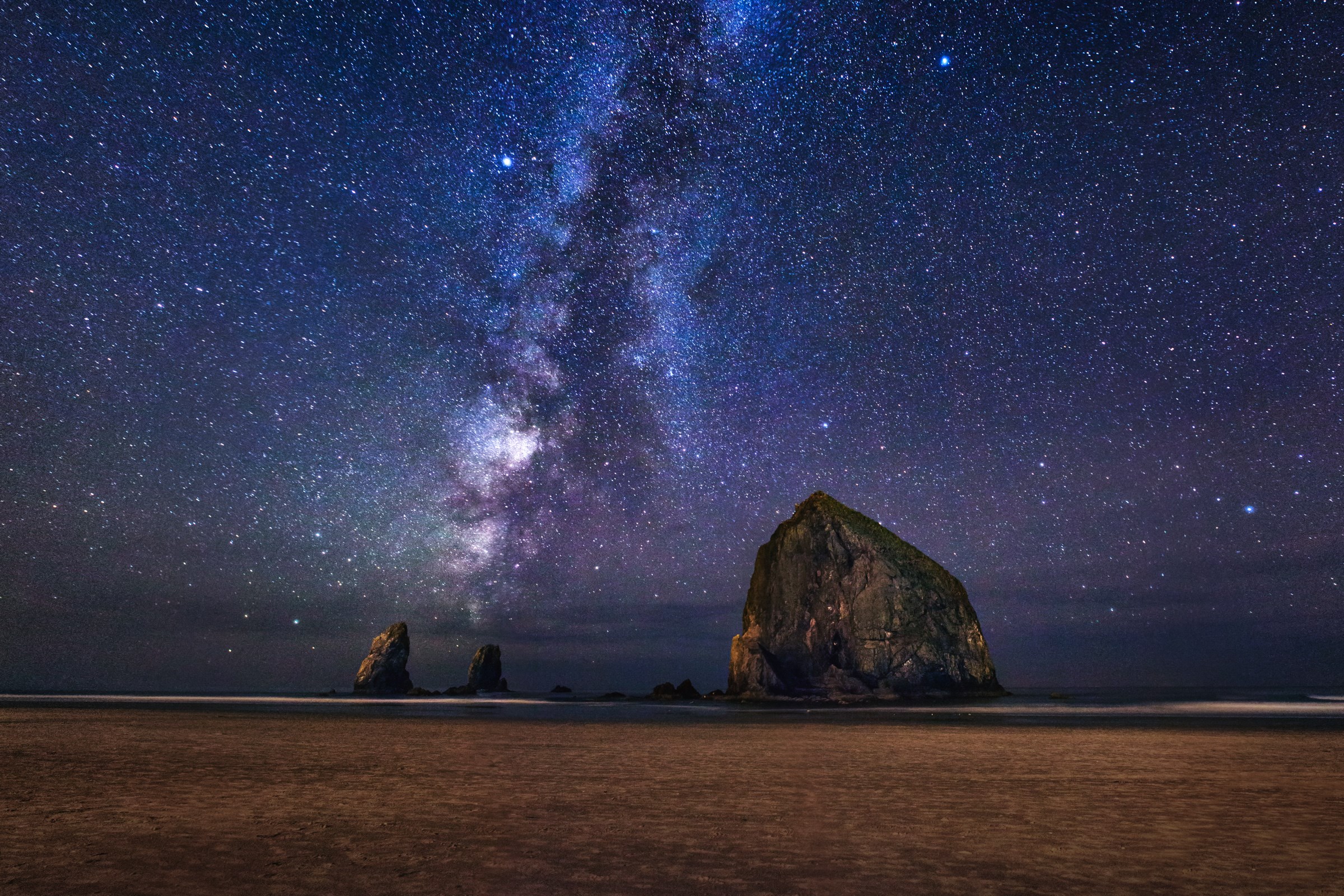 Milky Way over Haystack Rock at Cannon Beach HD Wallpaper