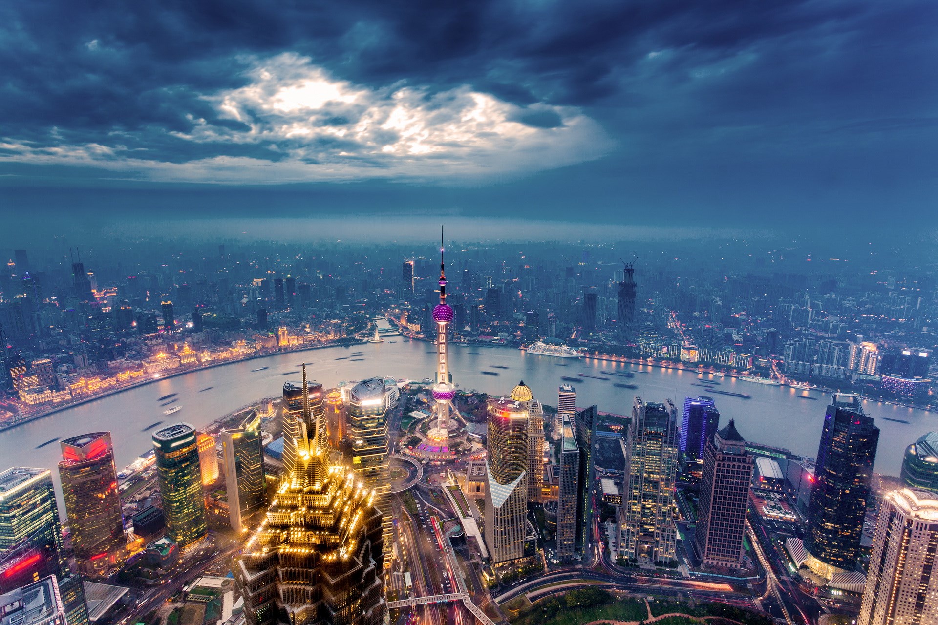 Shanghai skyline with Oriental Pearl Tower at night HD Wallpaper
