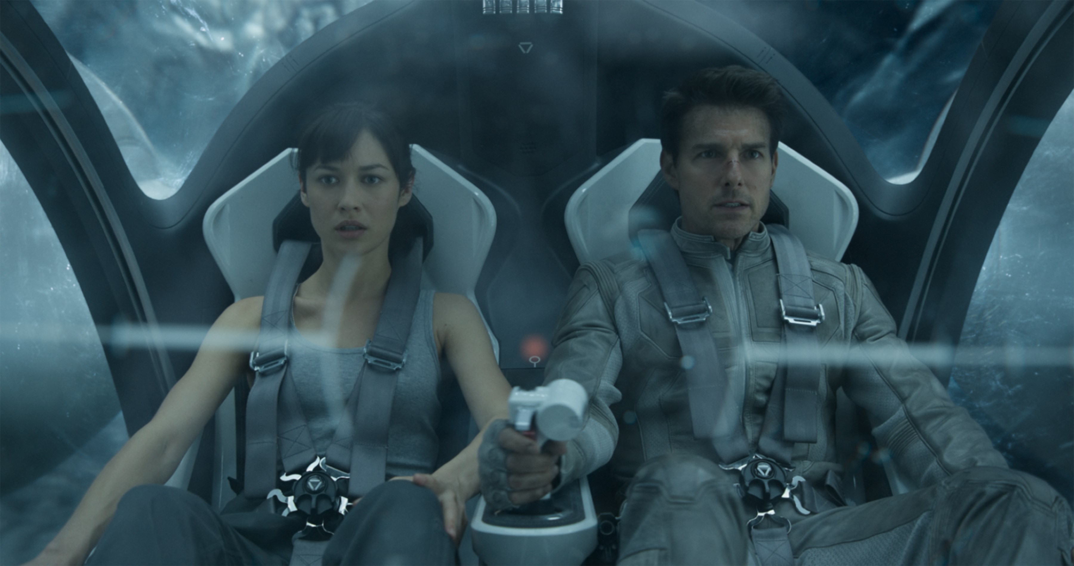 Jack Harper and Julia Rusakova from Oblivion HD Wallpaper
