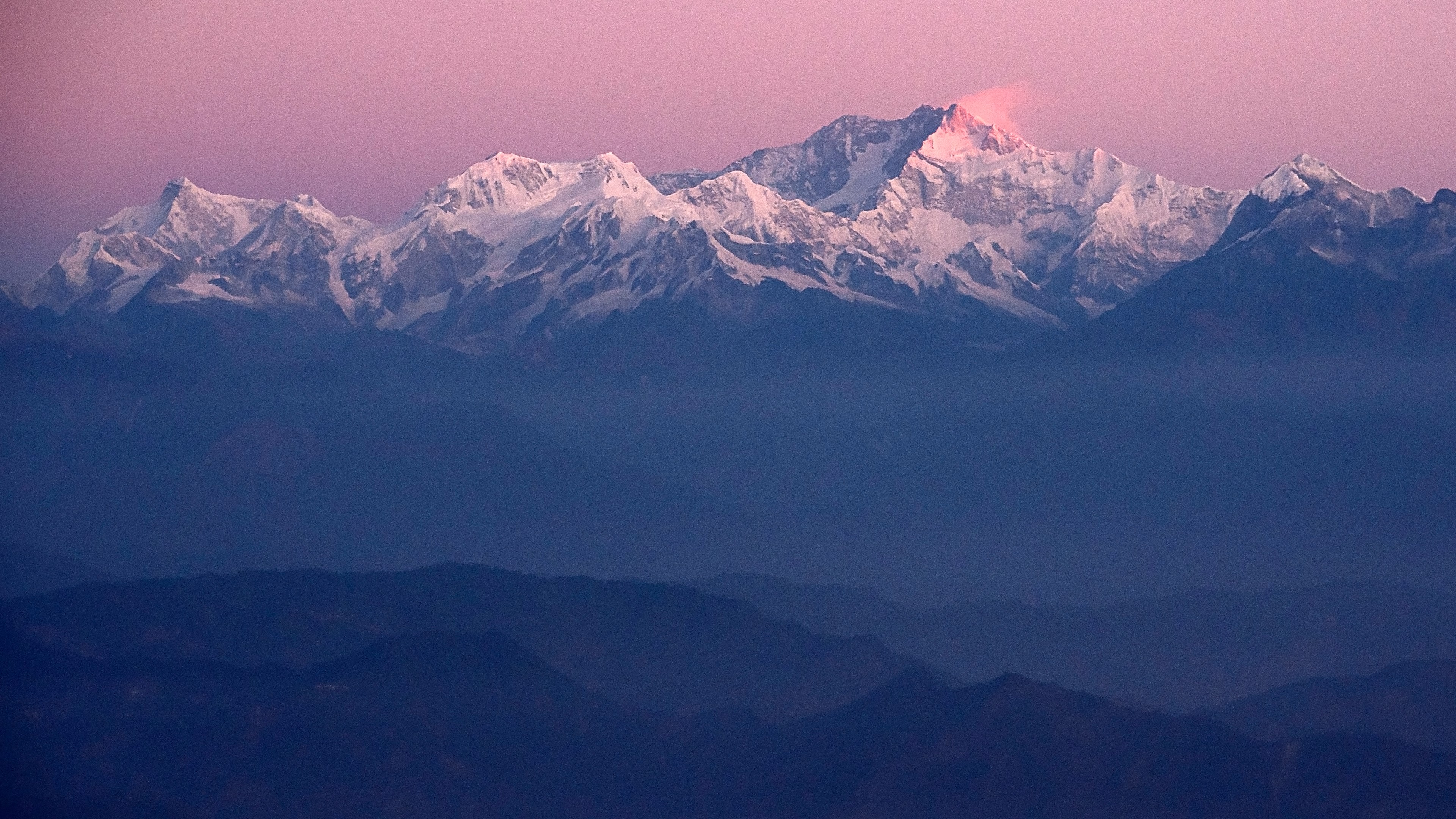 4K Computer Desktop Image of Snow-Capped Mountains HD Wallpaper