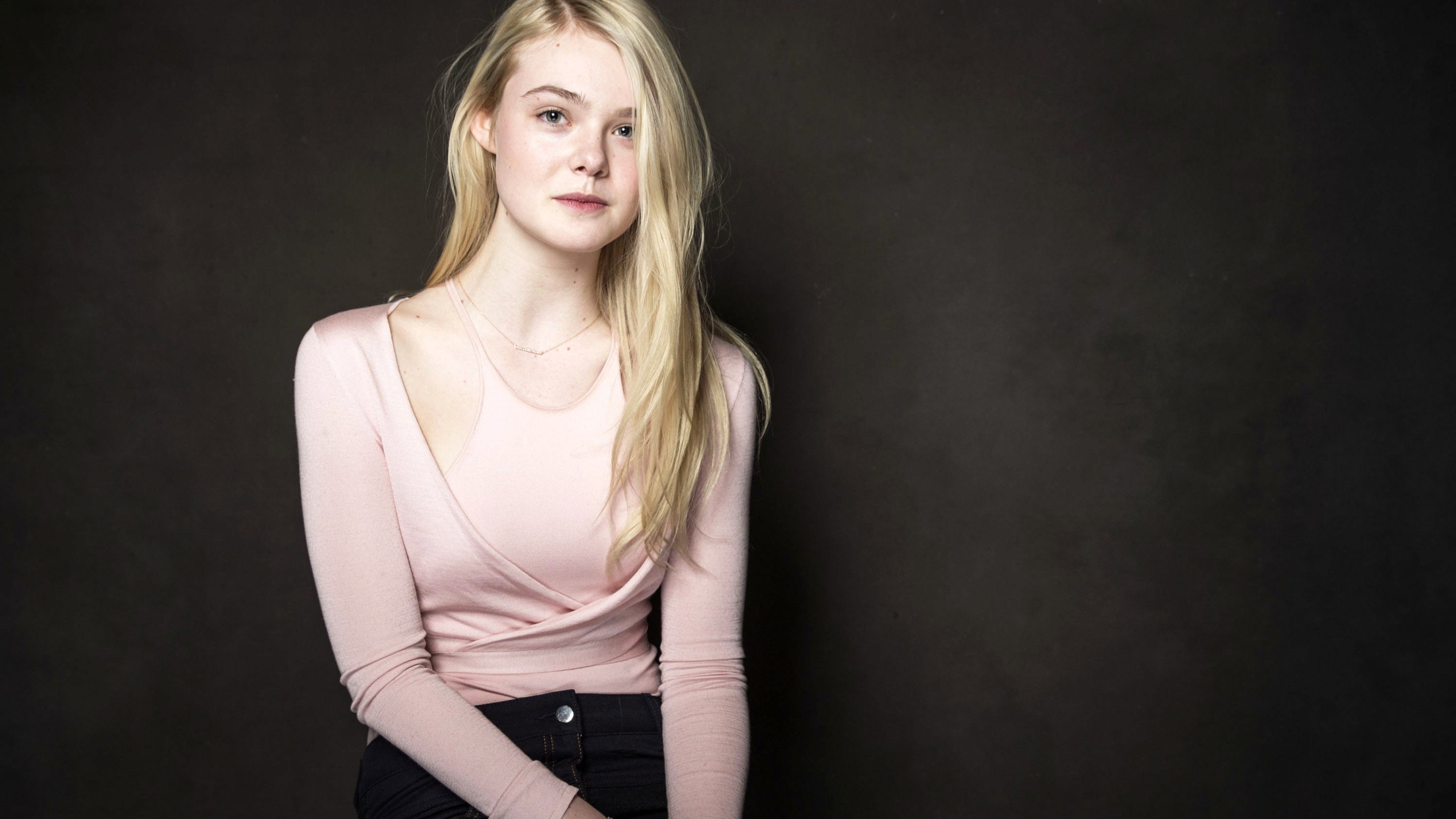 Elle Fanning 4K HD Wallpaper