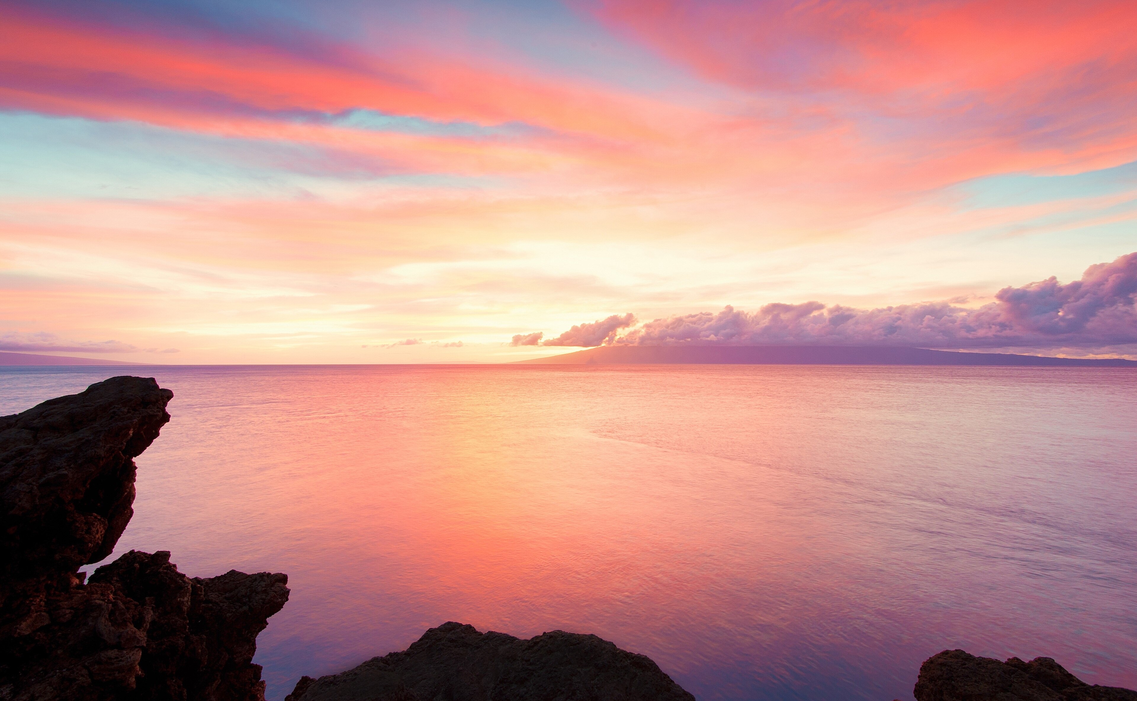 Sunset over the ocean with rocky foreground HD Wallpaper