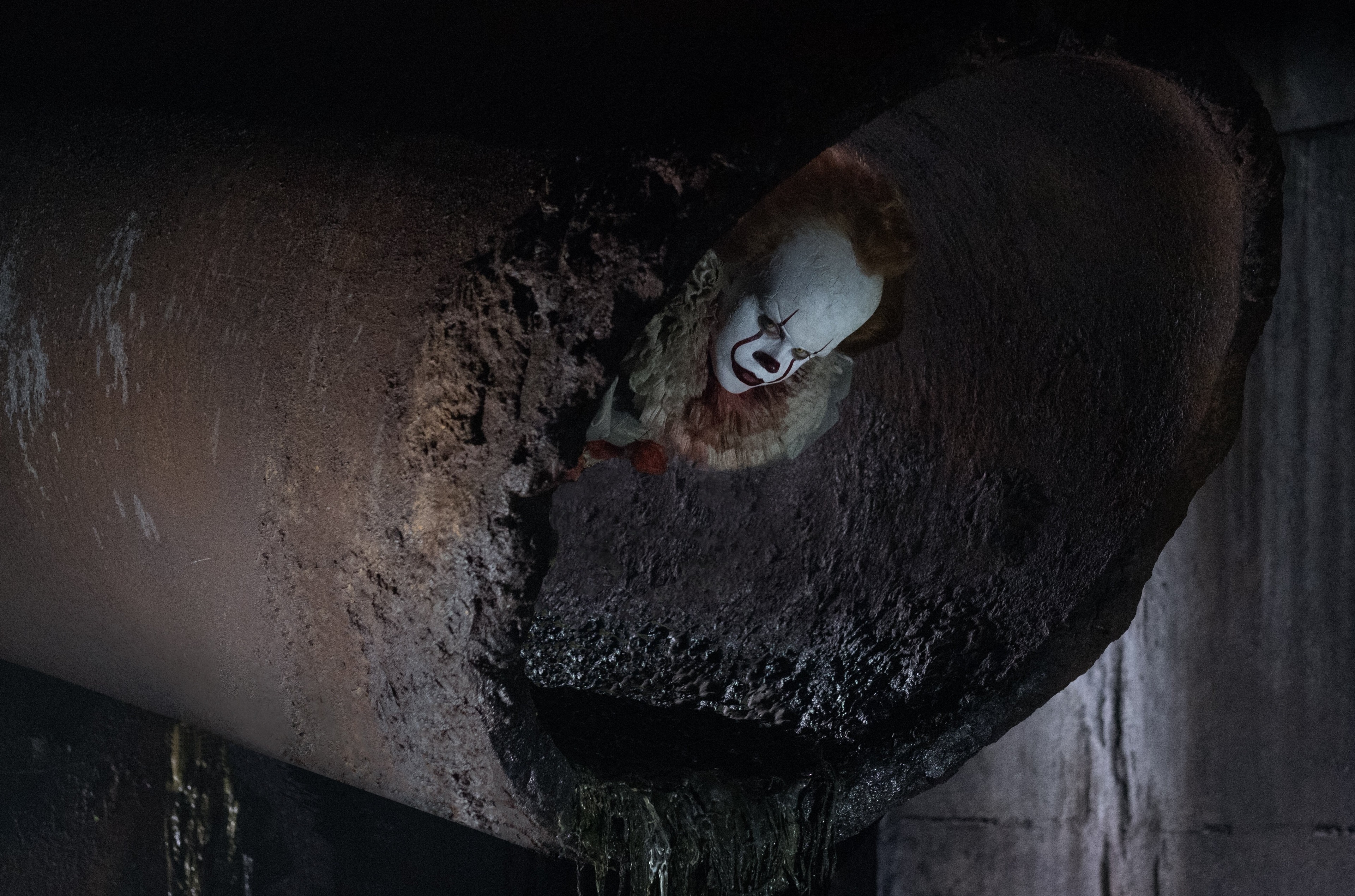 Pennywise the Clown from It in a sewer pipe HD Wallpaper