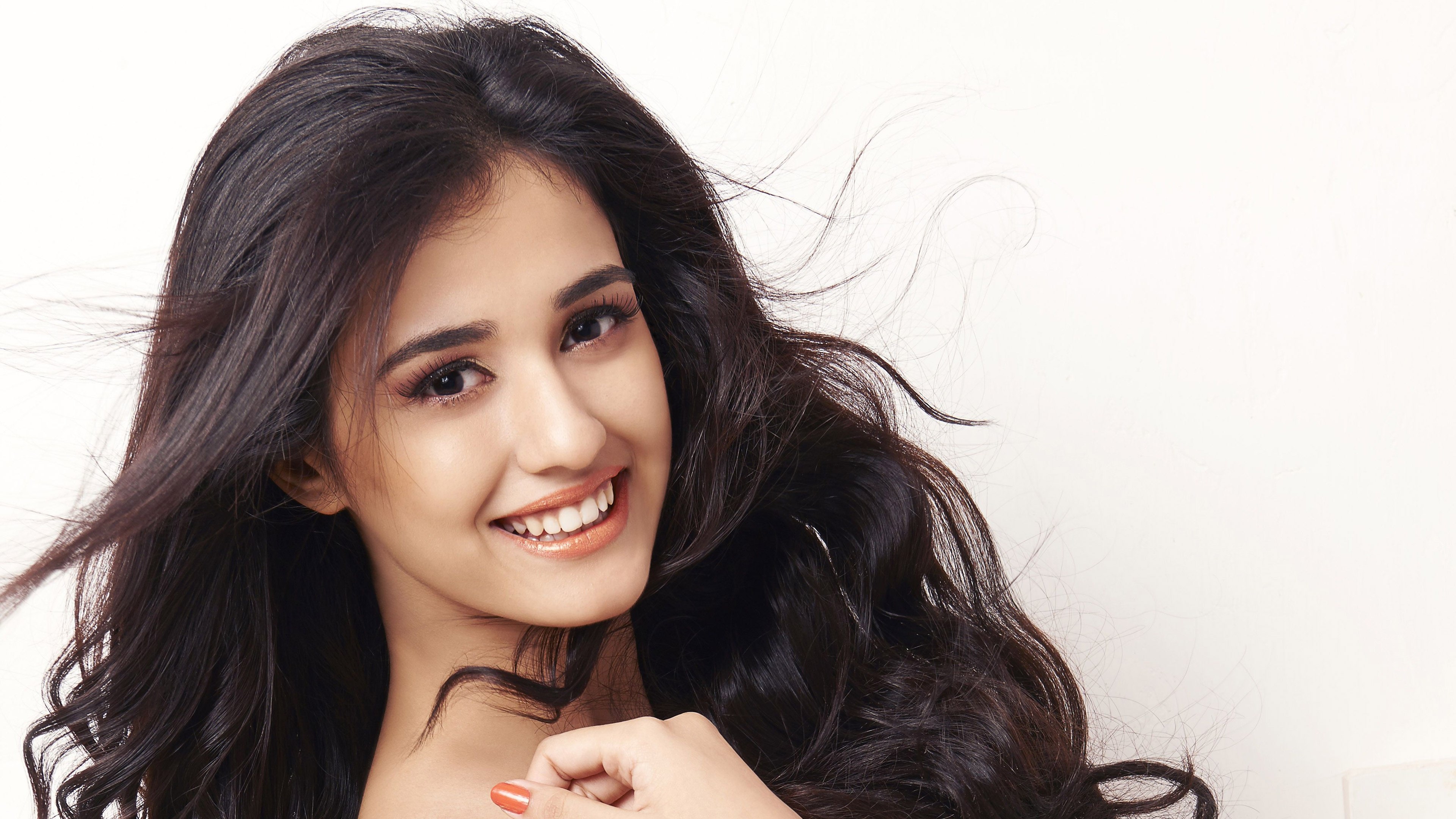 Disha Patani Smiling Radiantly in 4K HD Wallpaper