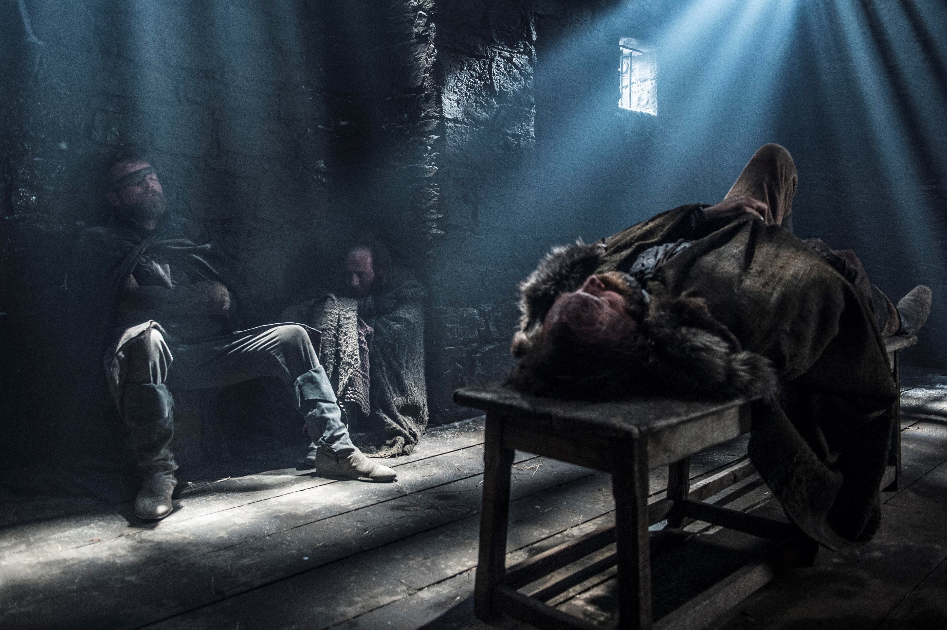 Game of Thrones 4K prisoners in a dark cell HD Wallpaper