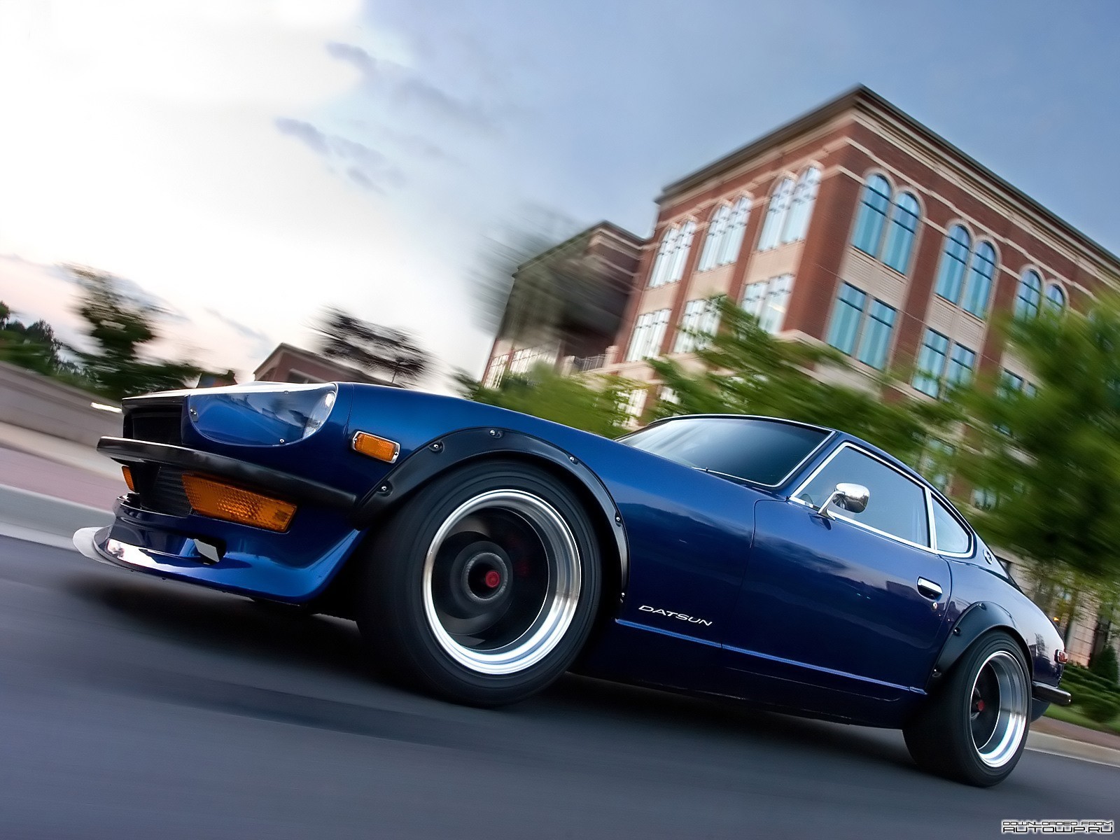 Blue Datsun 240Z with motion blur HD Wallpaper