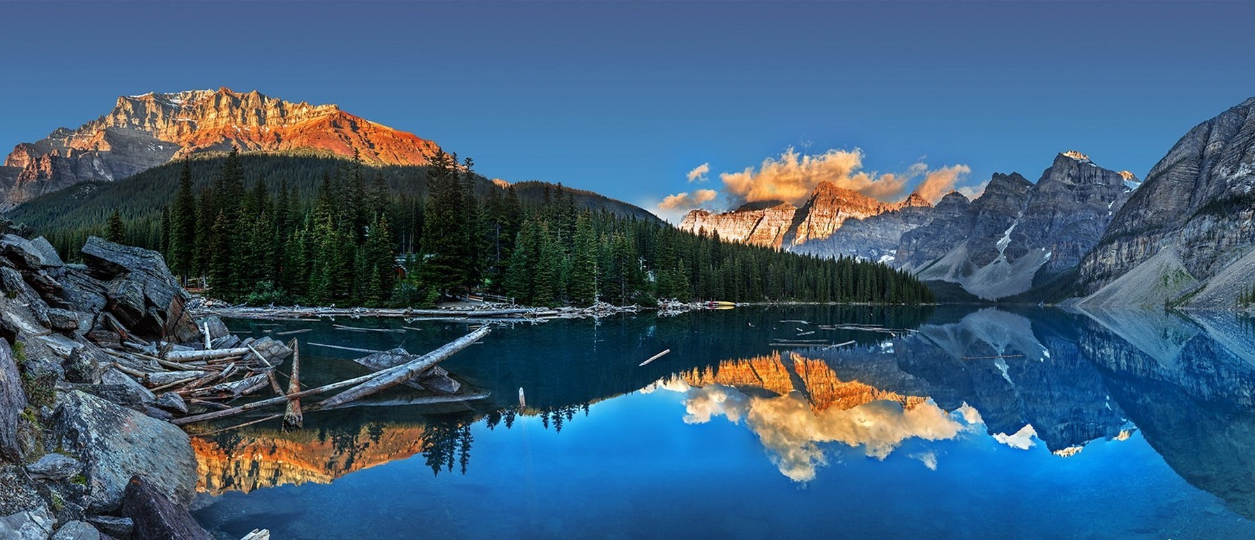 Moraine Lake and Mountains at Sunset, Canada HD Wallpaper