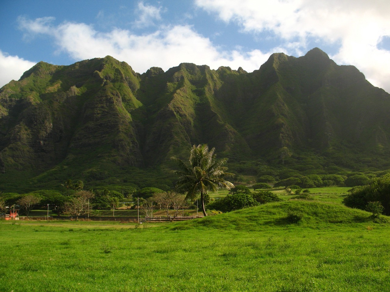Oahu Hawaii Landscape with Mountains and Clouds HD Wallpaper