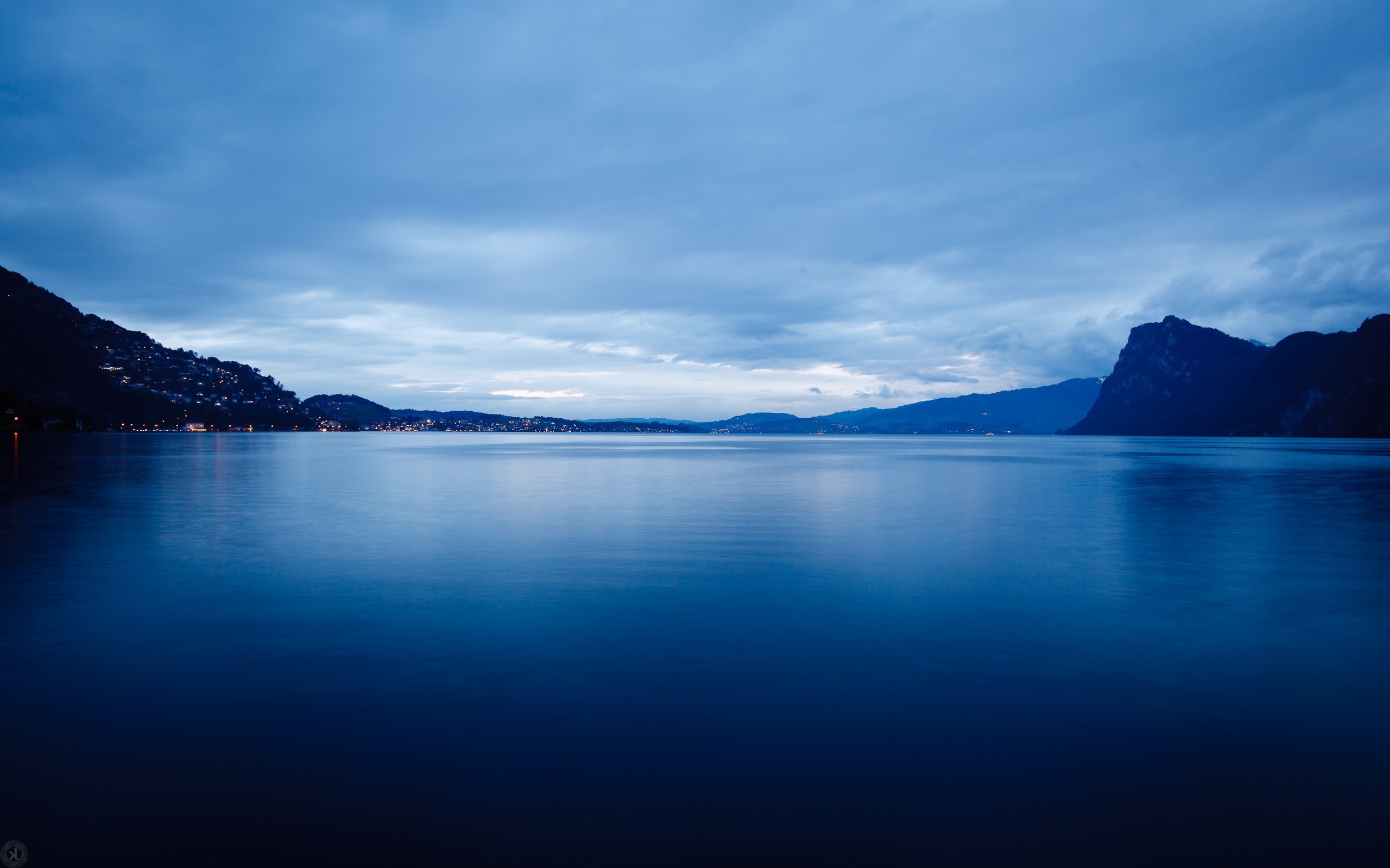 Lake landscape with mountains and cloudy sky HD Wallpaper
