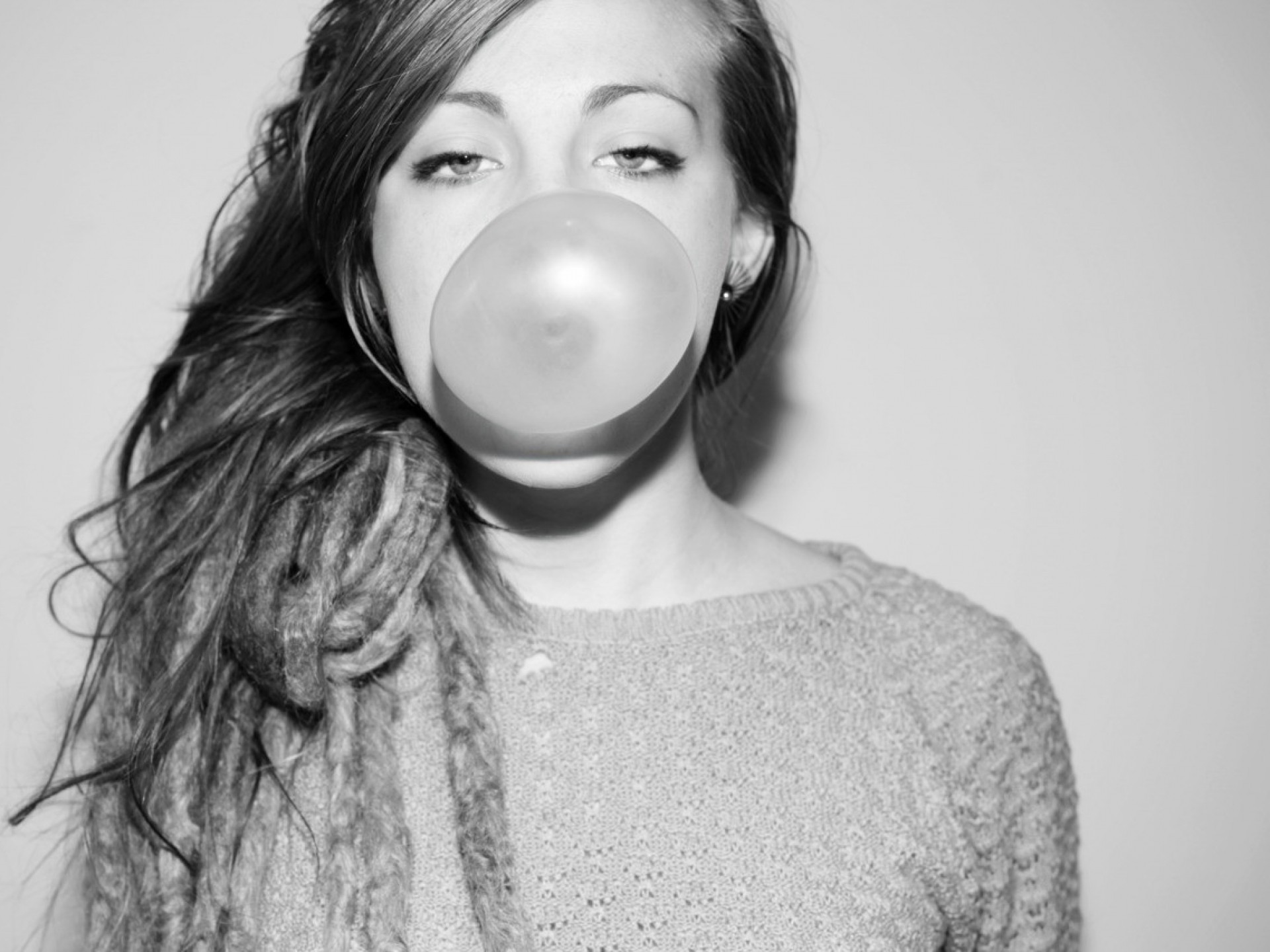 Woman with dreadlocks blowing bubble gum HD Wallpaper