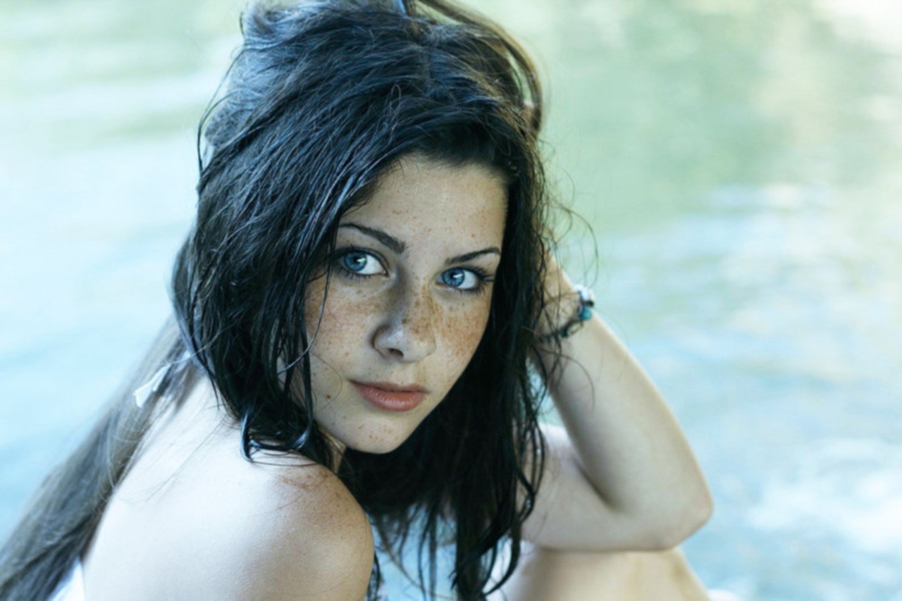 Woman with blue eyes and freckles HD Wallpaper