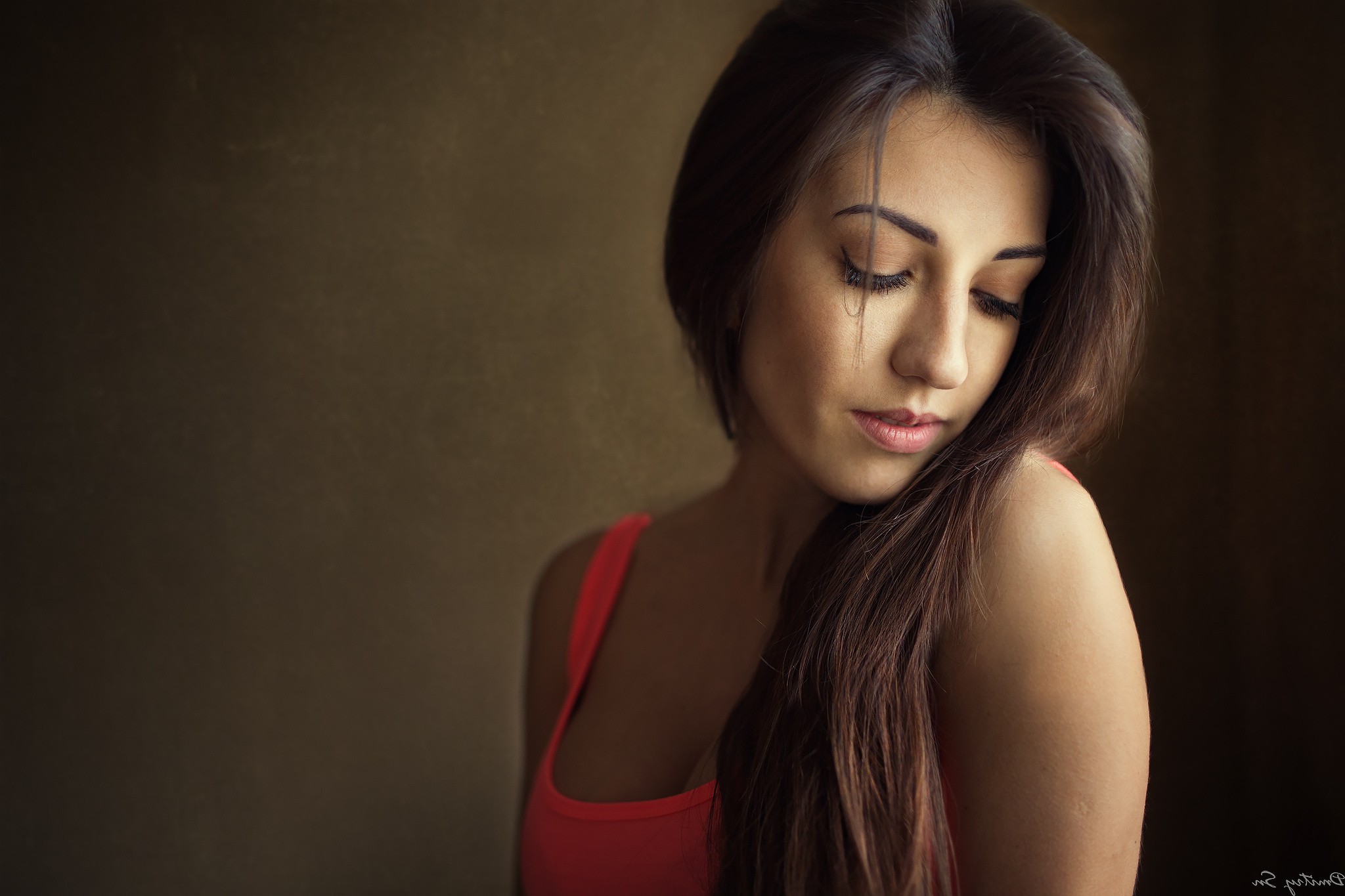 Woman with long brown hair wearing a tank top HD Wallpaper