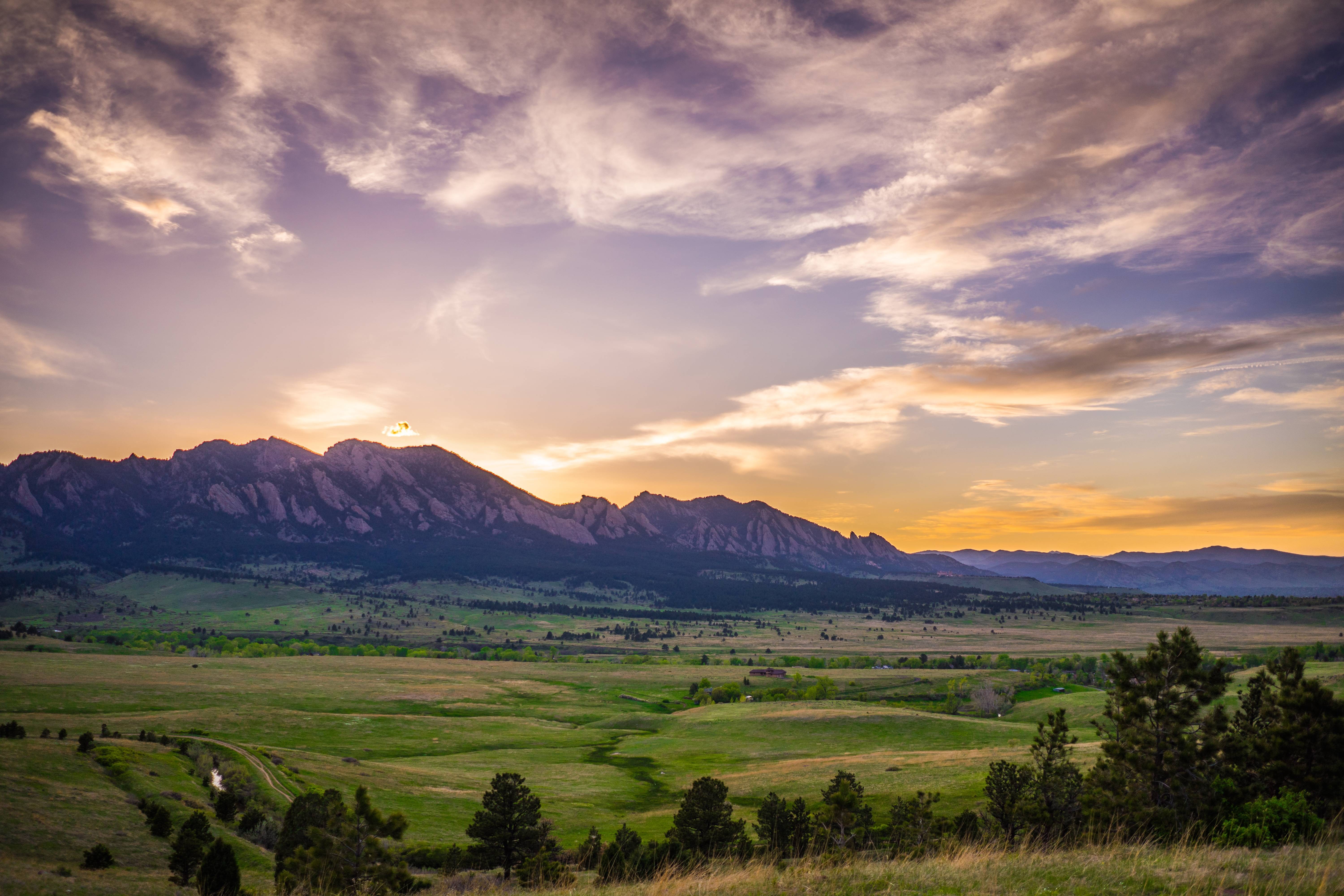 Sunset over the Flatirons in Boulder, Colorado HD Wallpaper