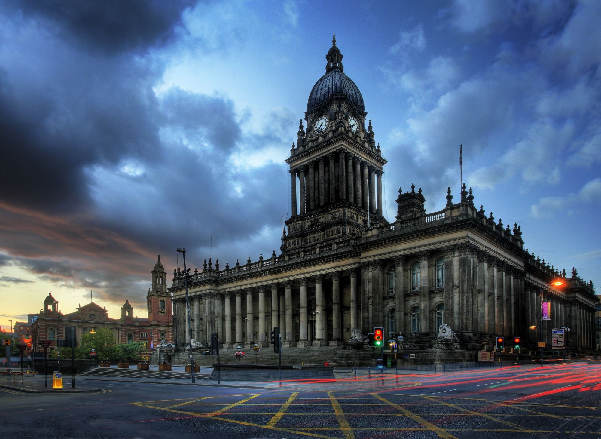 Leeds City Hall with clock tower and light trails HD Wallpaper