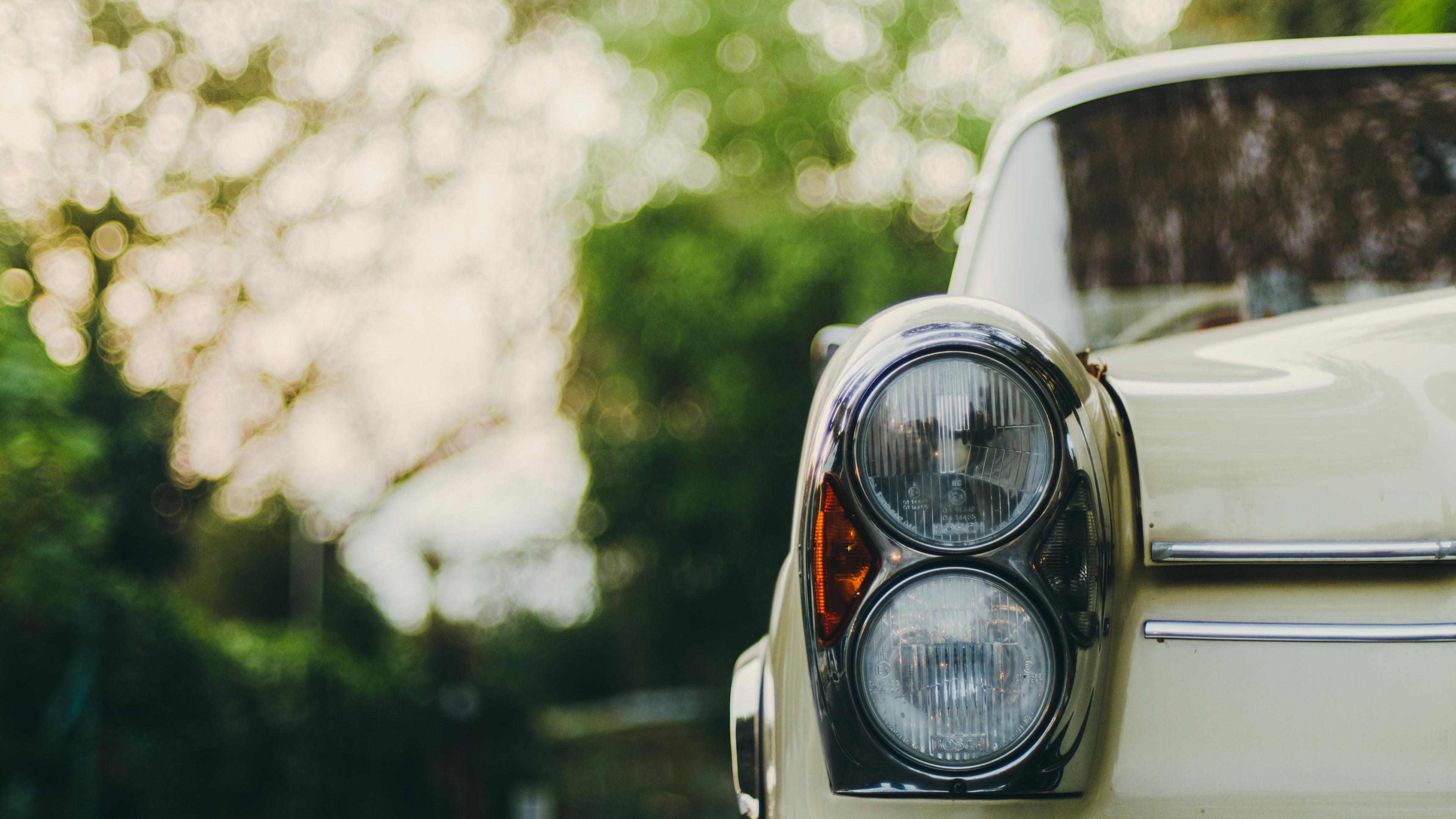 Close-up of vintage car headlights HD Wallpaper