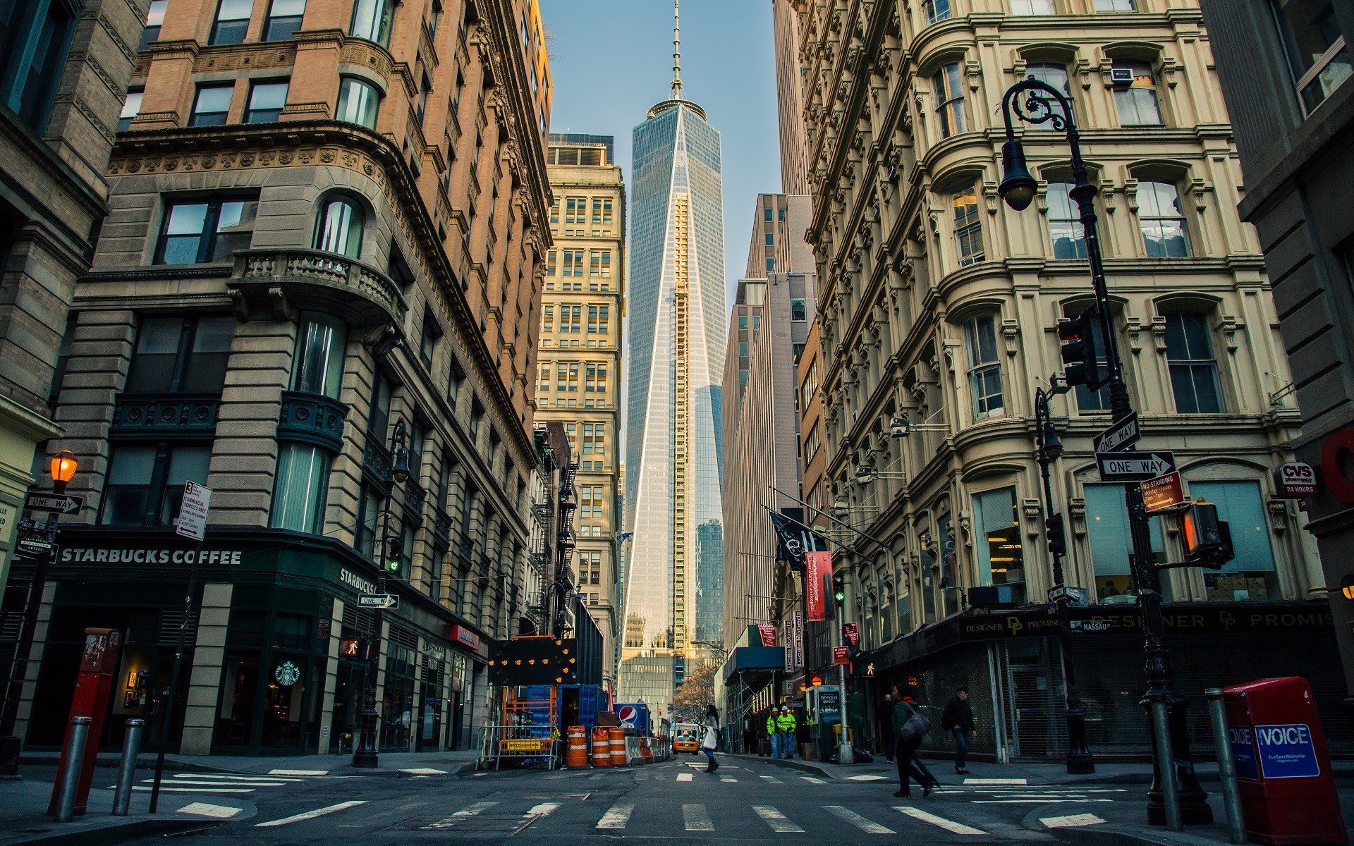 New York City street with One World Trade Center HD Wallpaper