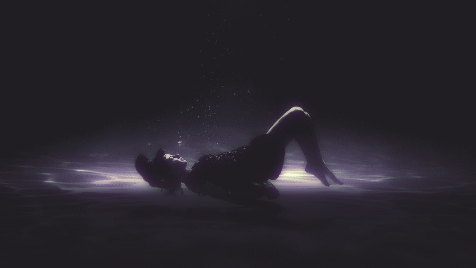 Woman underwater in dark water HD Wallpaper
