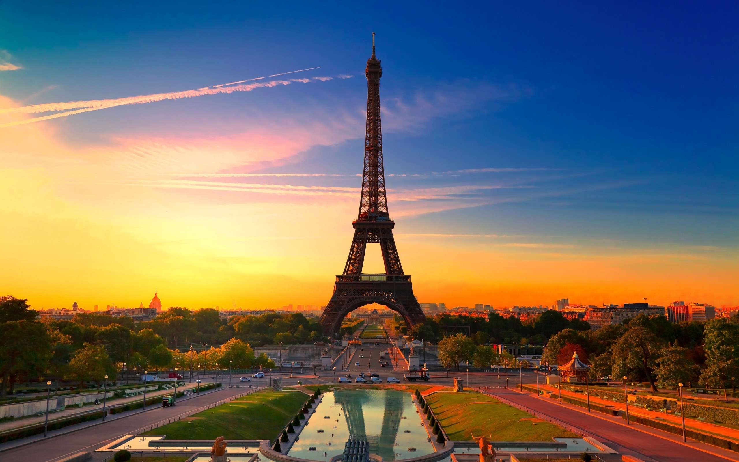 Eiffel Tower at sunrise in Paris HD Wallpaper