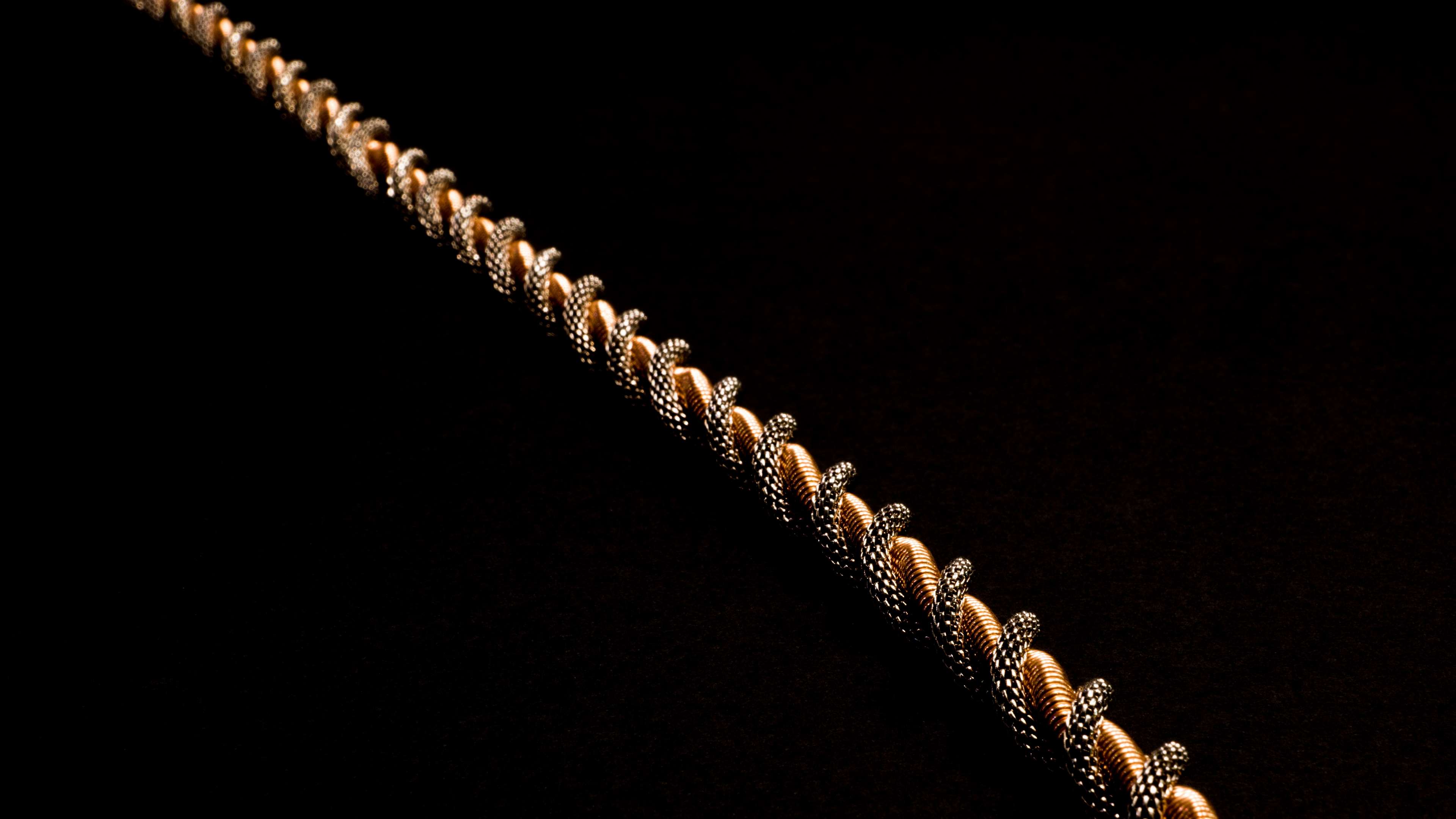 Gold and silver chain necklace 4K HD Wallpaper