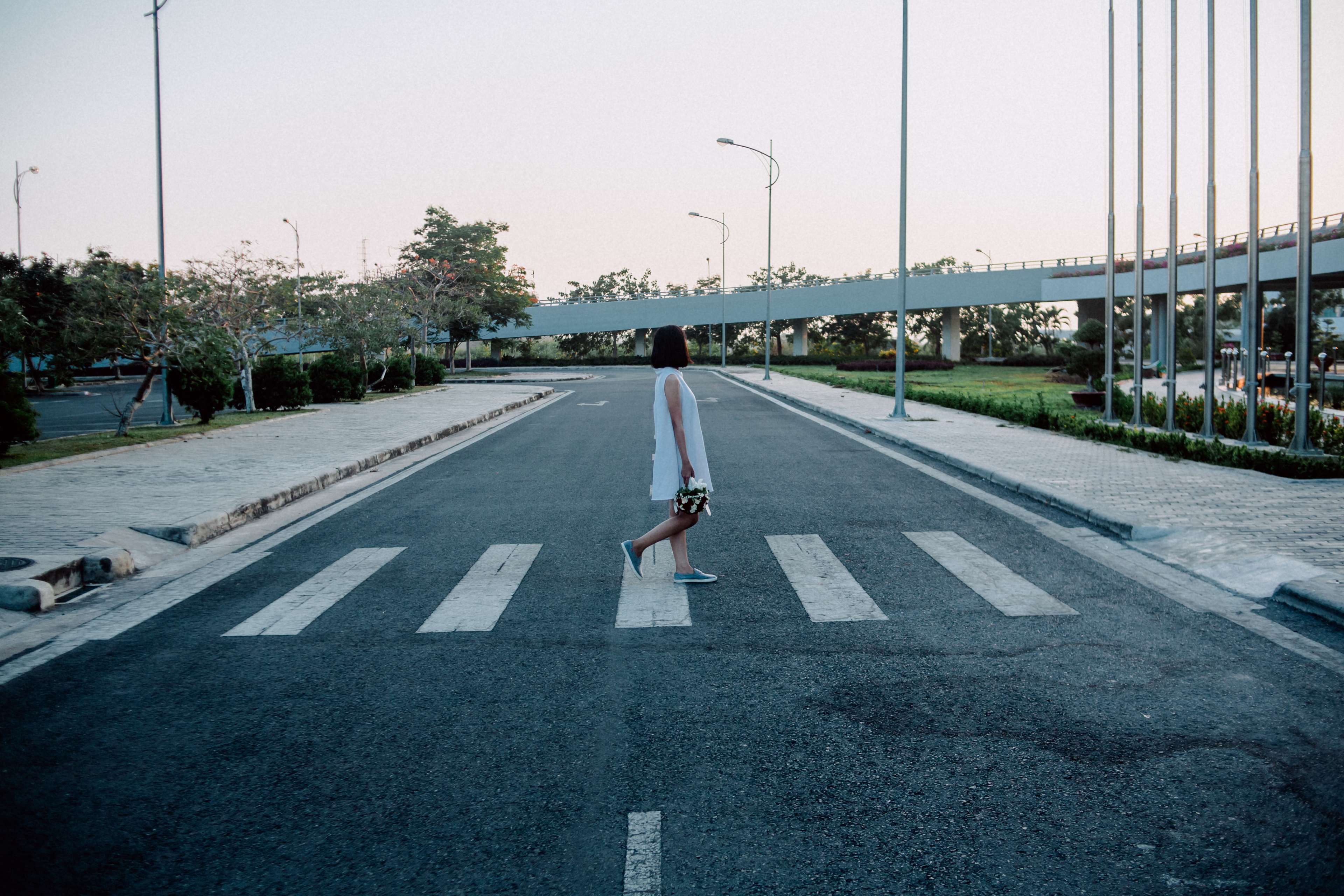 Woman walking on a crosswalk HD Wallpaper