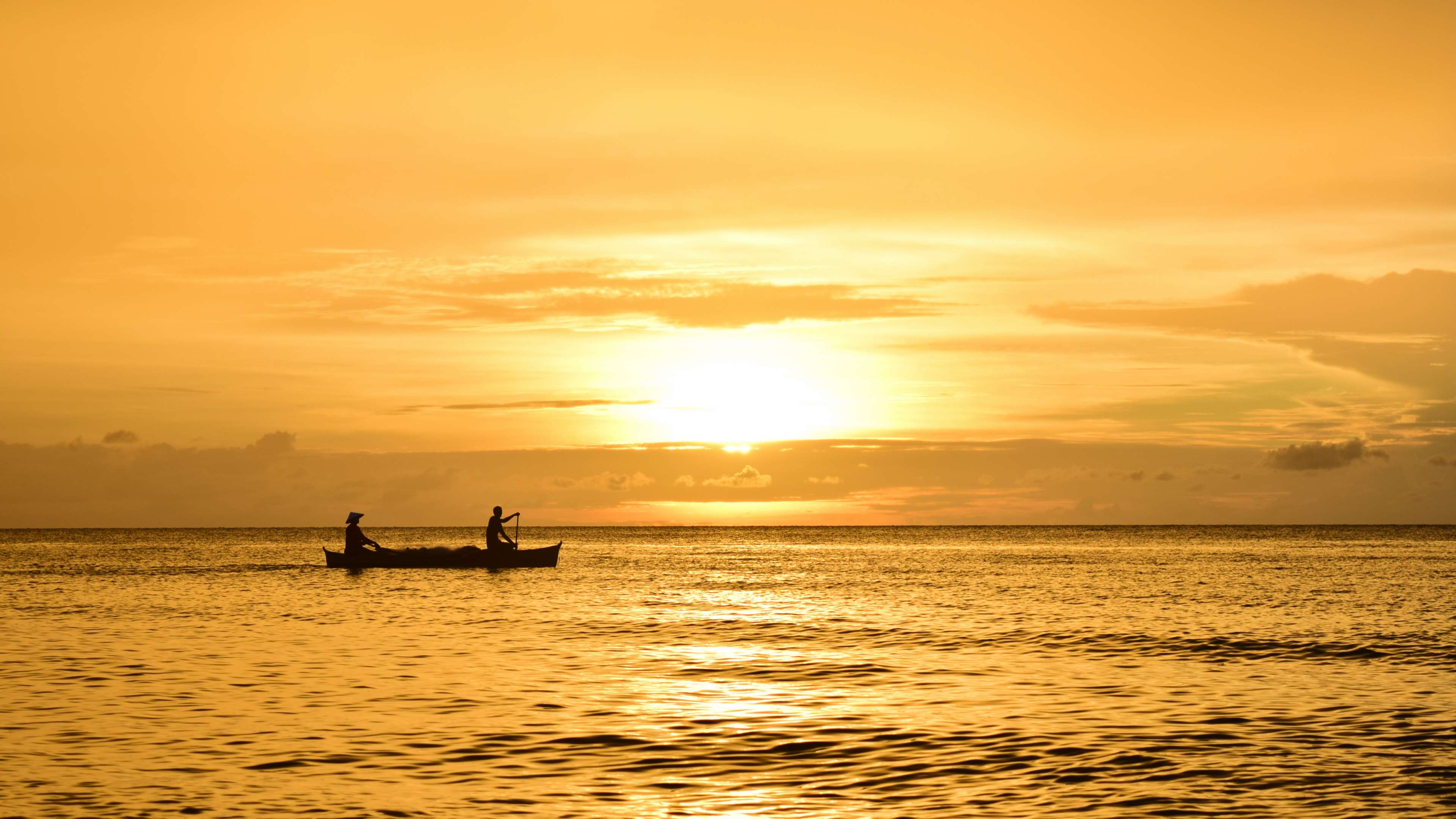 Two people in a boat during sunset HD Wallpaper