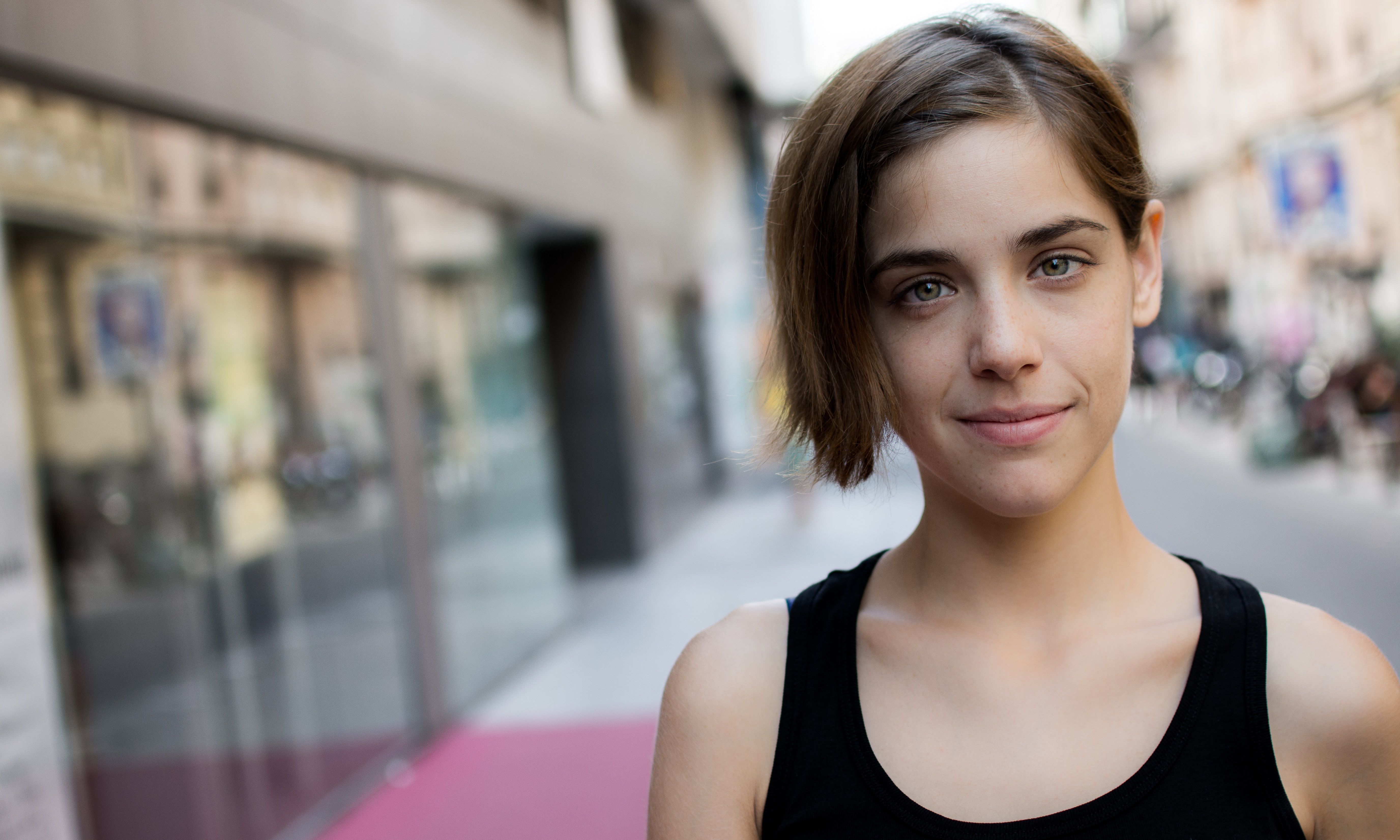 Veki Velilla, Spanish actress with green eyes HD Wallpaper