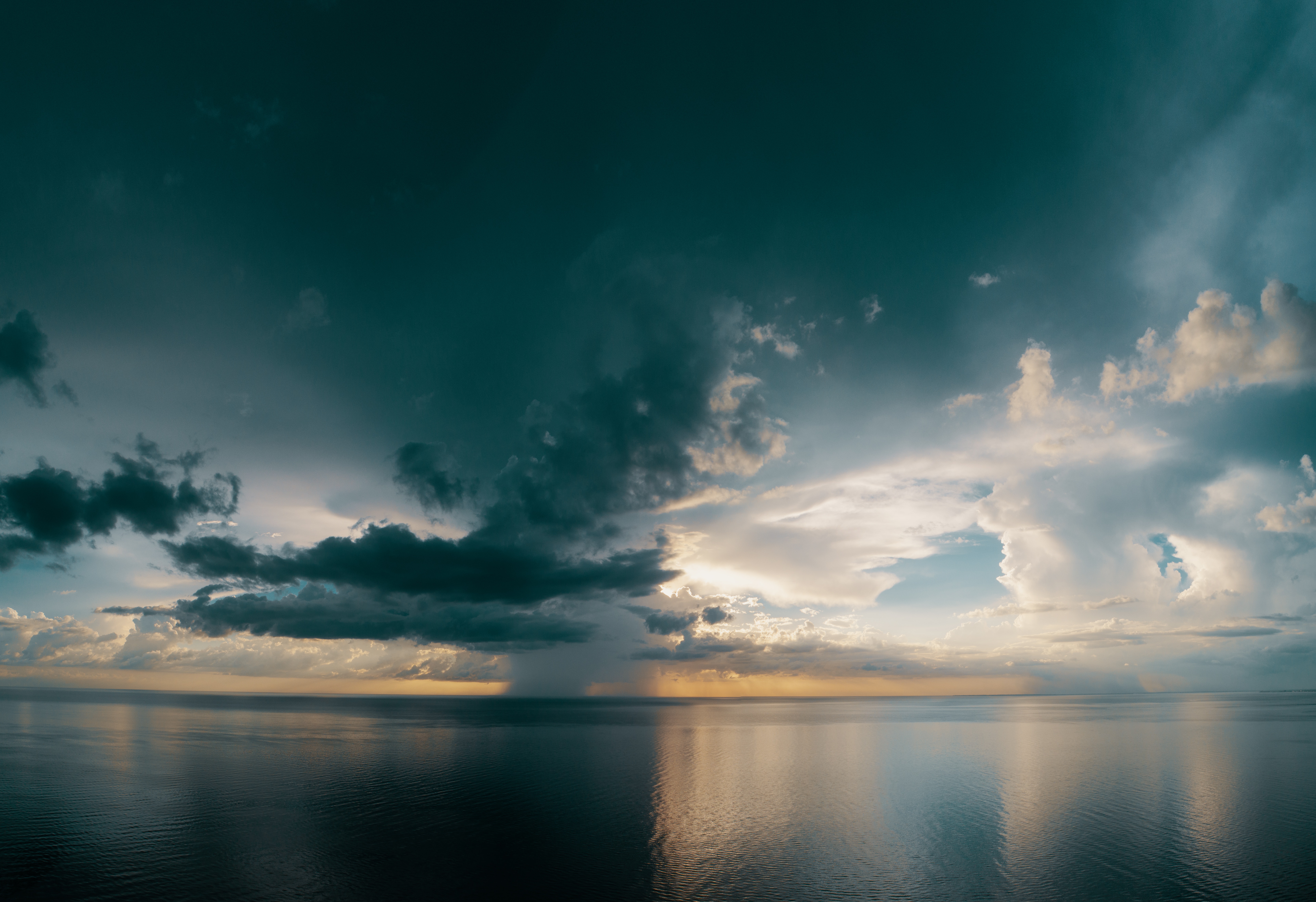 Stormy Sky Over the Ocean Horizon HD Wallpaper