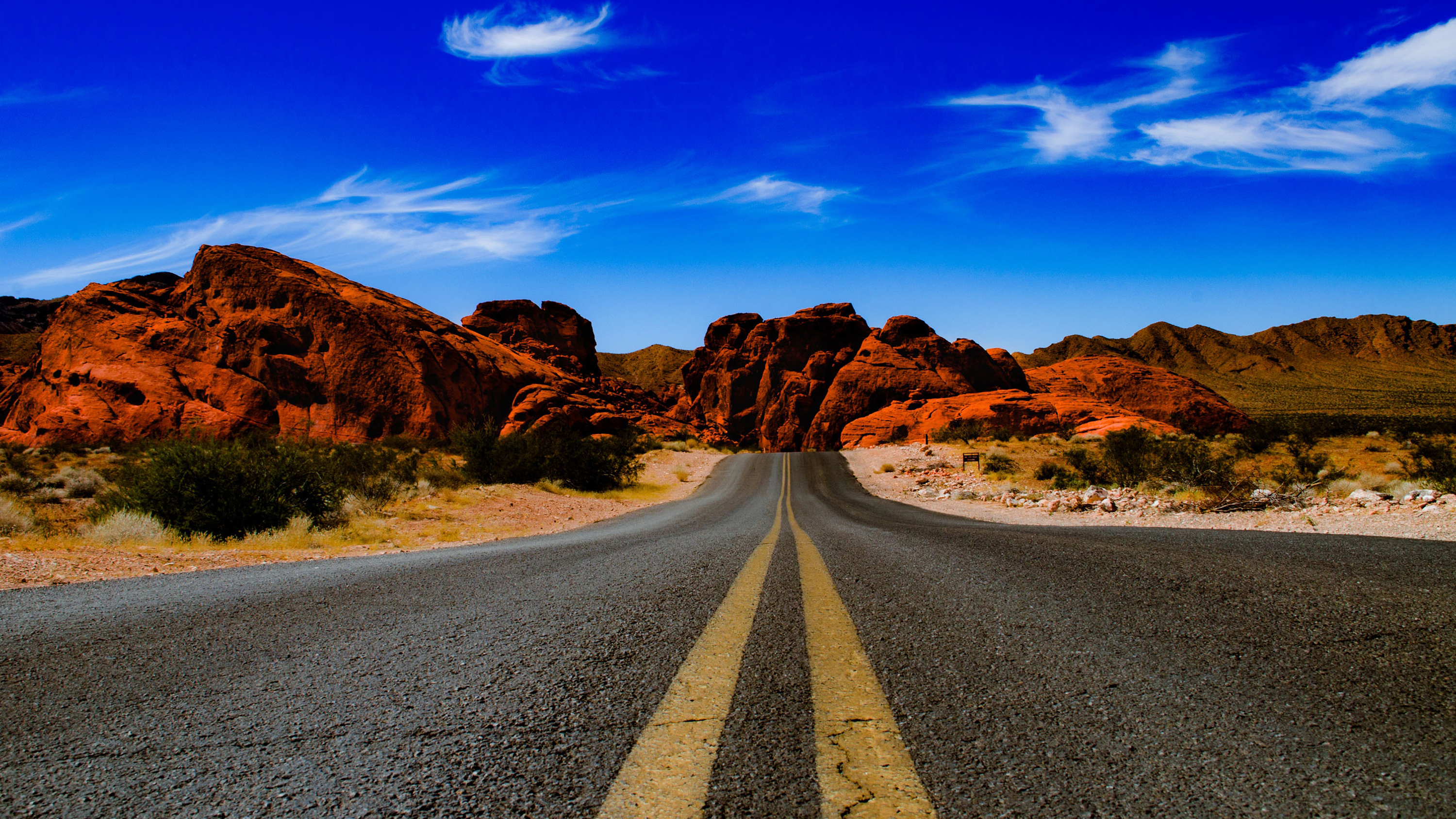 Road through red rocks in Nevada HD Wallpaper