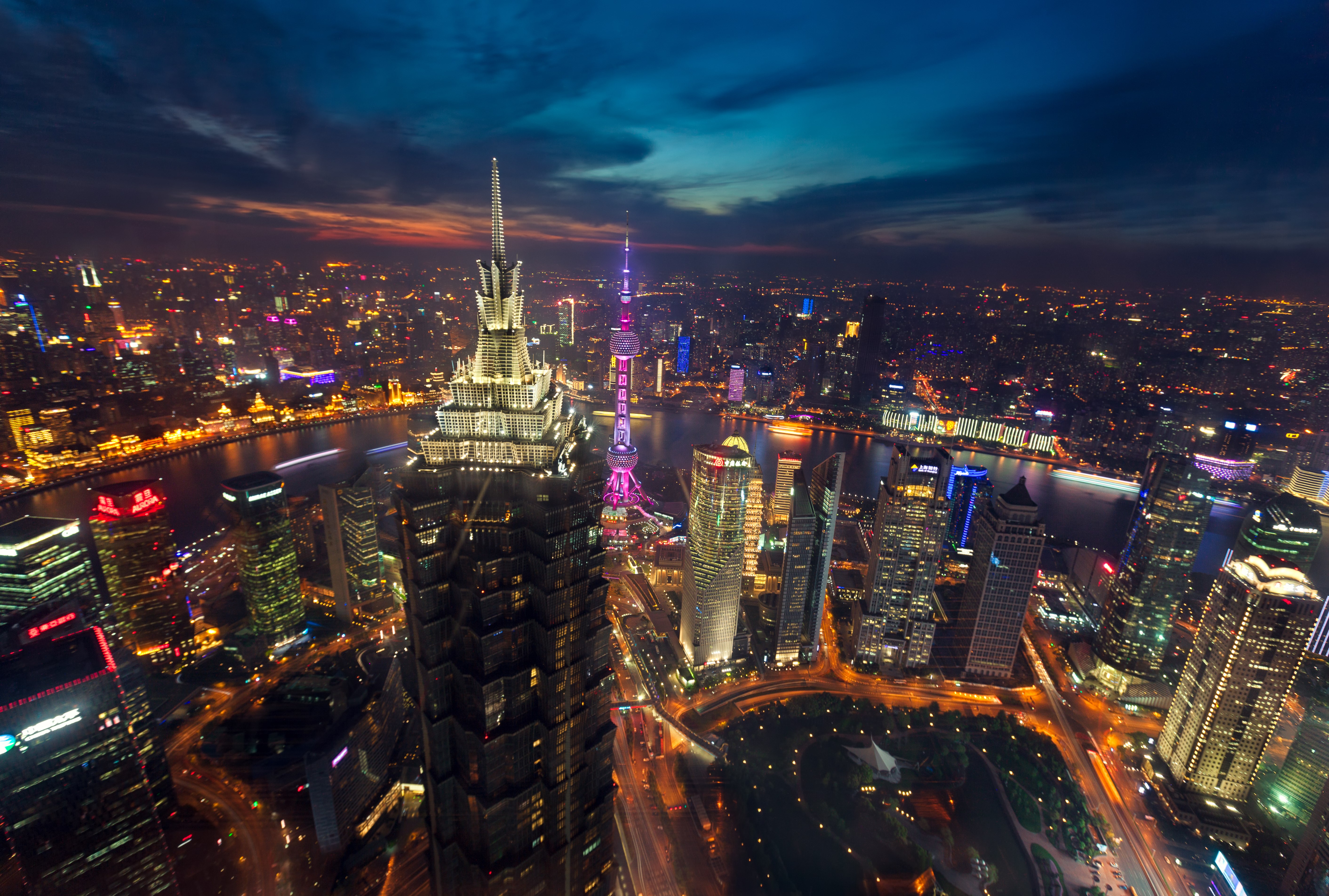 Shanghai skyline at dusk with Oriental Pearl Tower HD Wallpaper