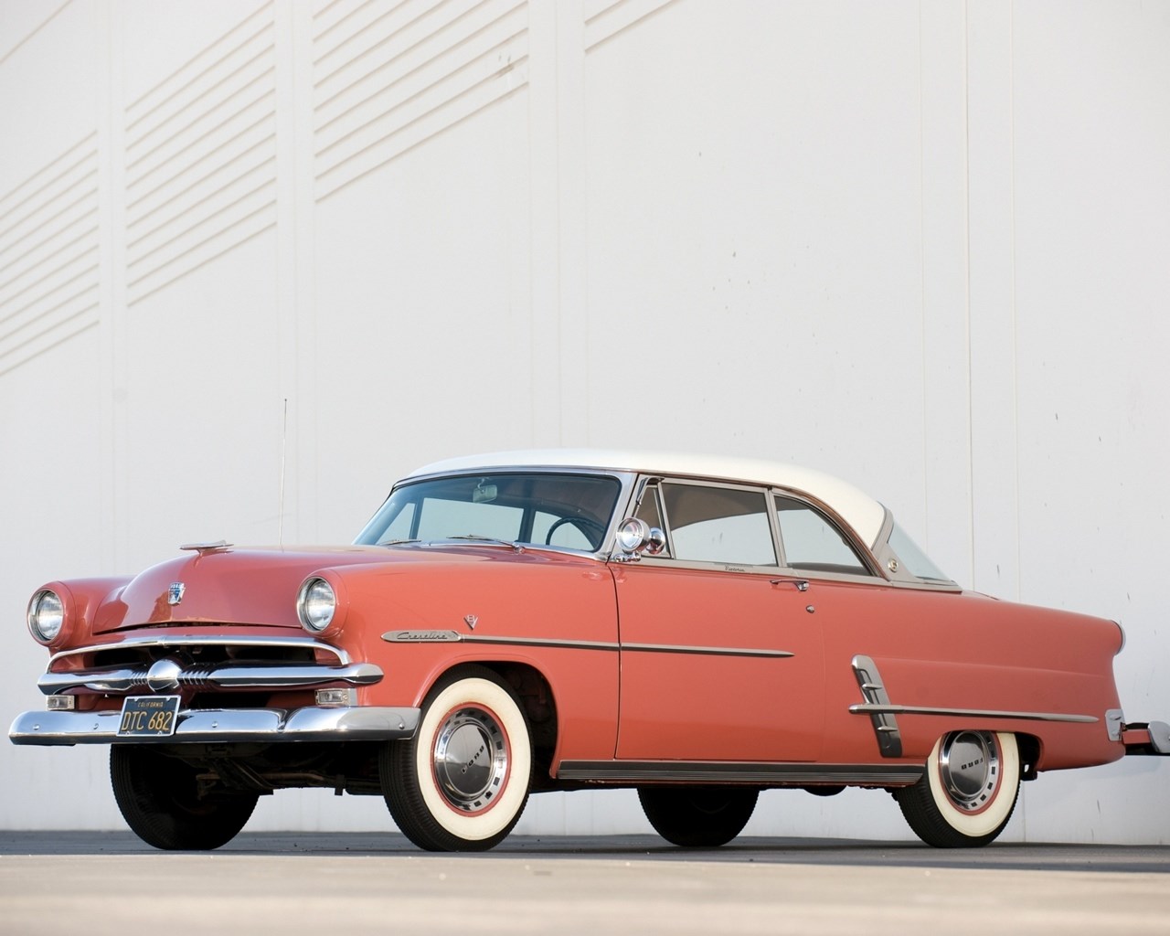 1953 Ford Crestline Victoria HD Wallpaper